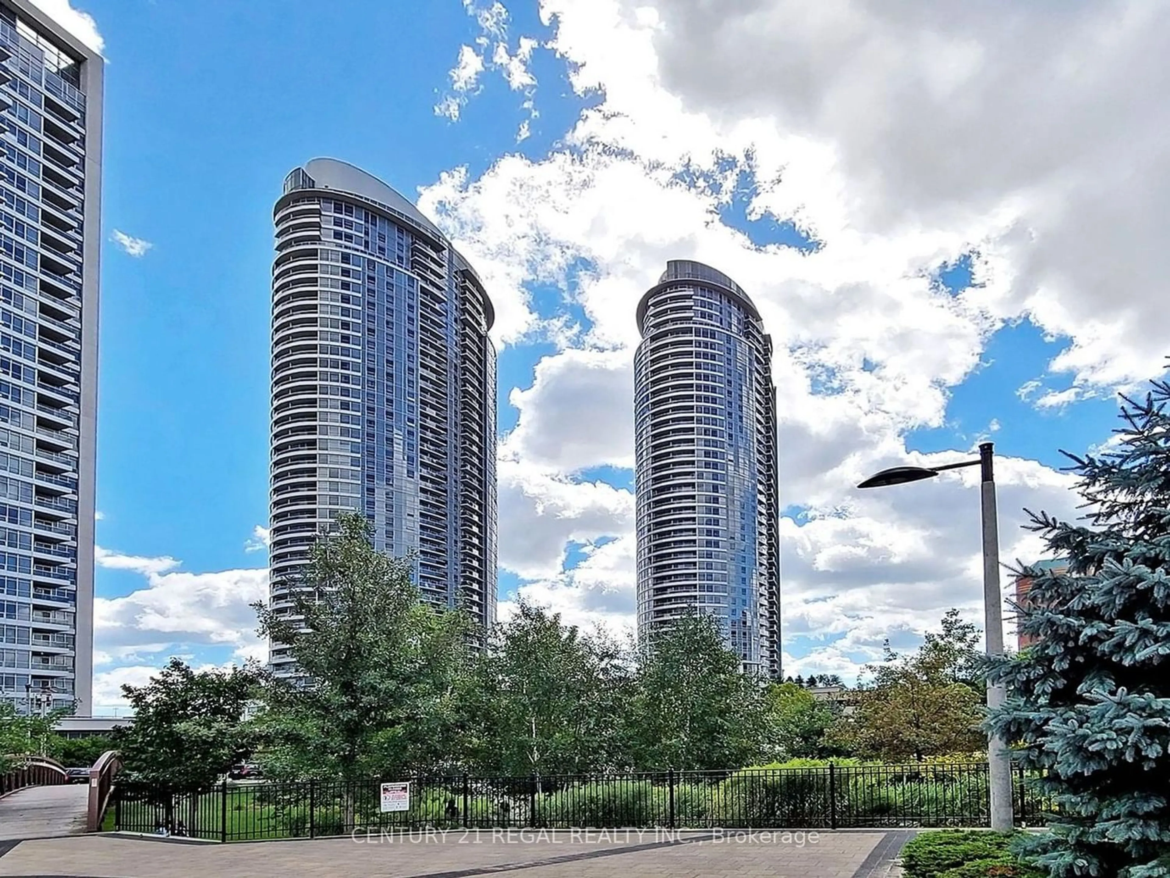 A pic from exterior of the house or condo for 135 Village Green Sq #1326, Toronto Ontario M1S 0G4