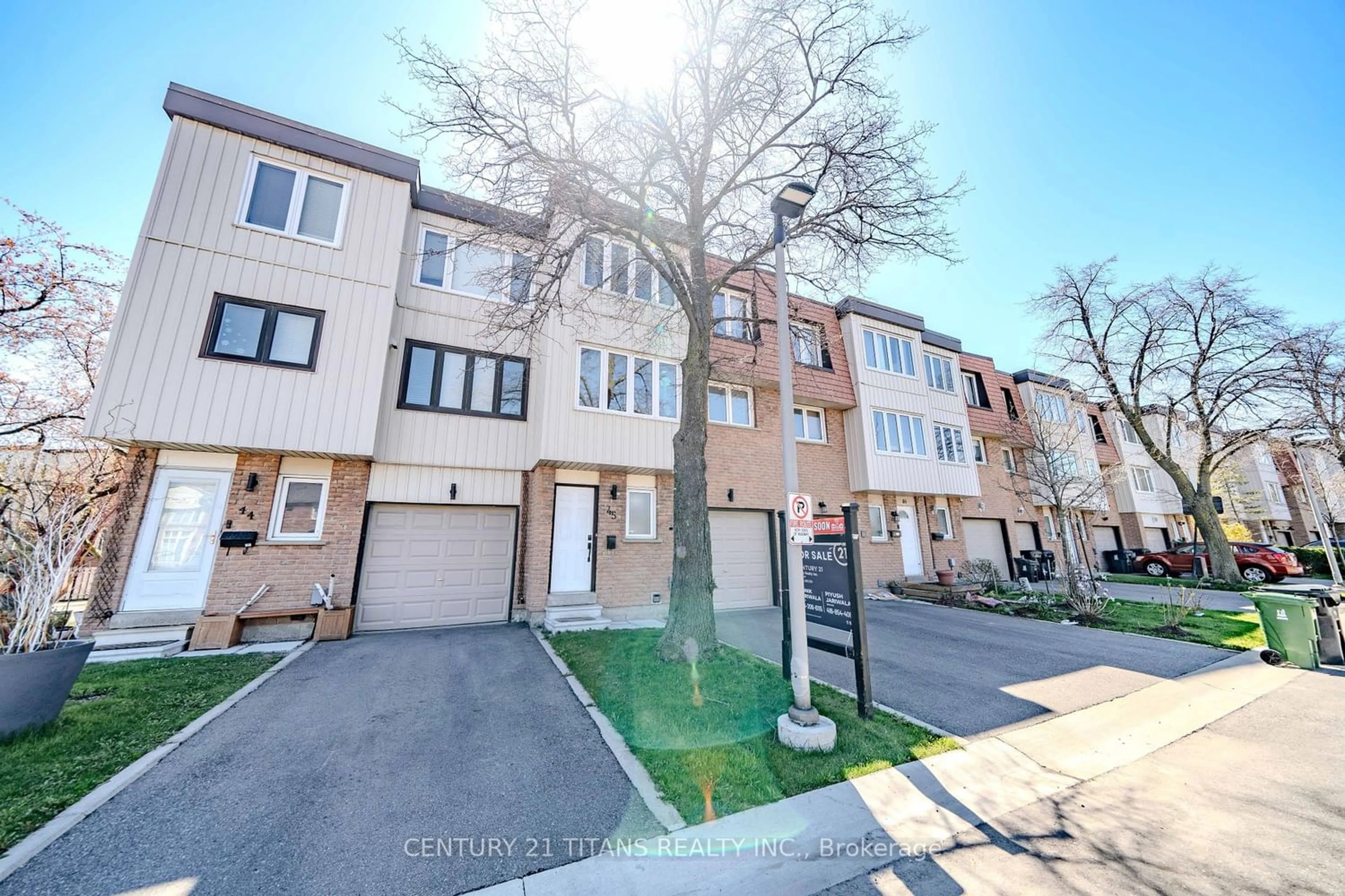 A pic from exterior of the house or condo for 15 Guildwood Pkwy #45, Toronto Ontario M1E 4Y8