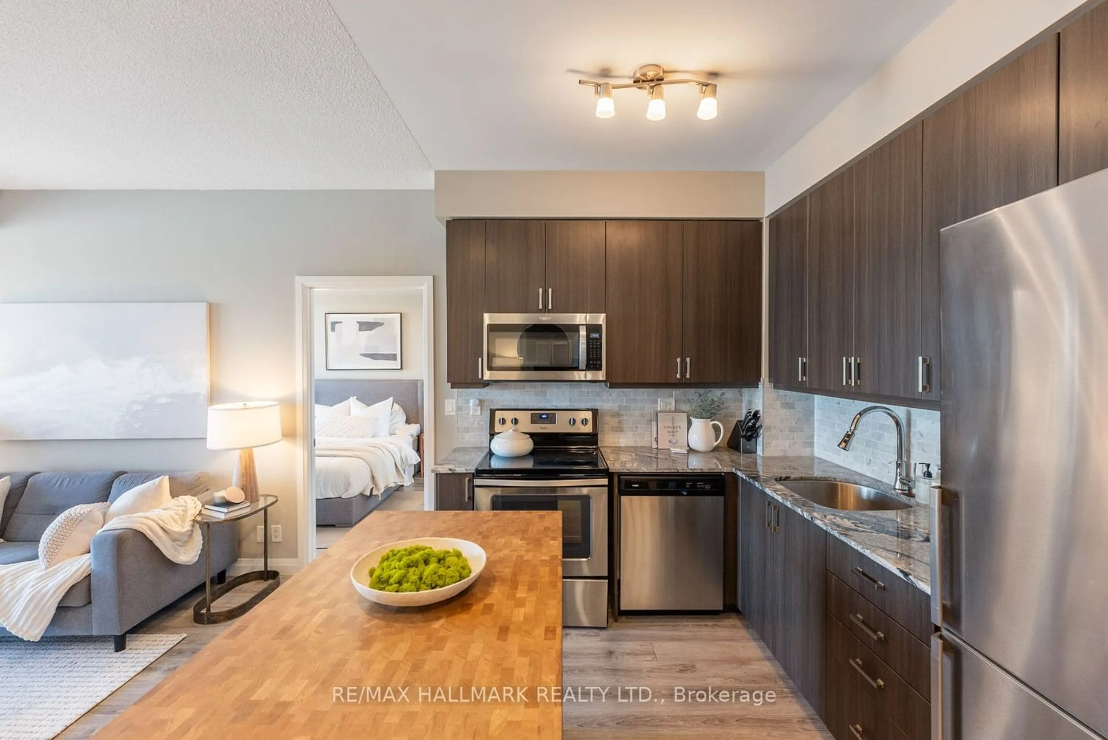 Standard kitchen for 22 East Haven Dr #506, Toronto Ontario M1N 0B4