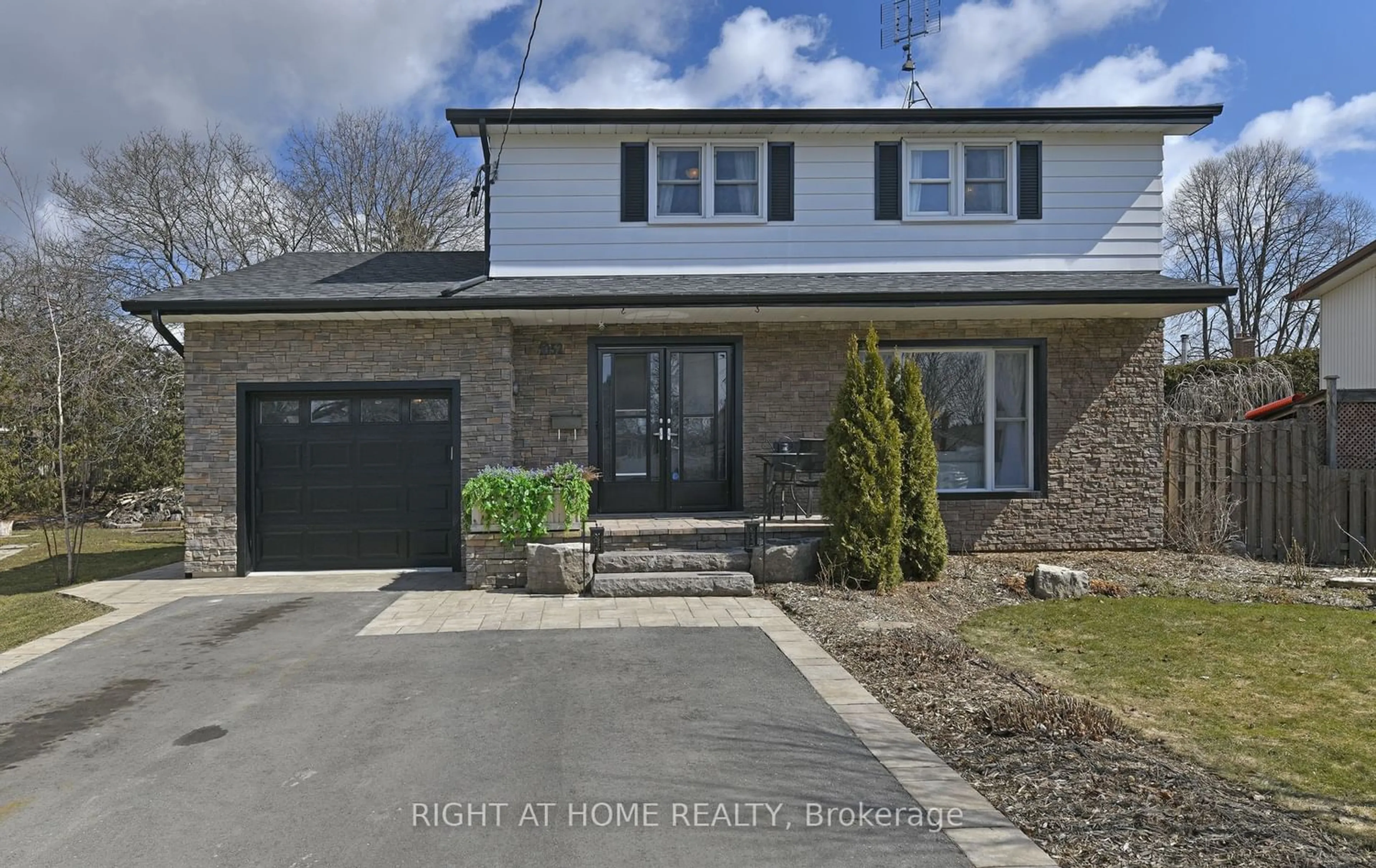 Frontside or backside of a home for 1052 Denise Dr, Oshawa Ontario L1H 2Y4