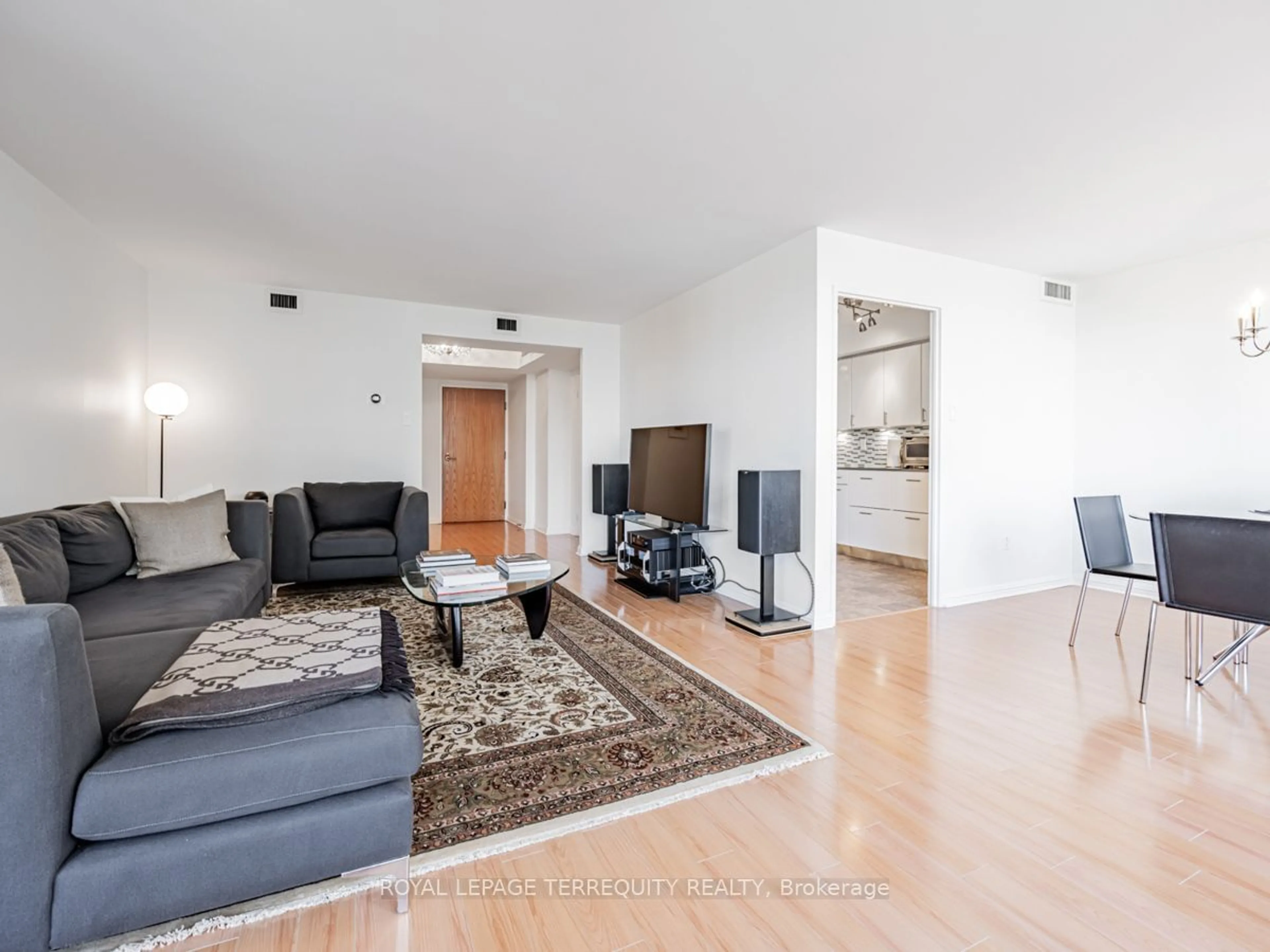 Living room for 90 Dale Ave #1408, Toronto Ontario M1J 3N4