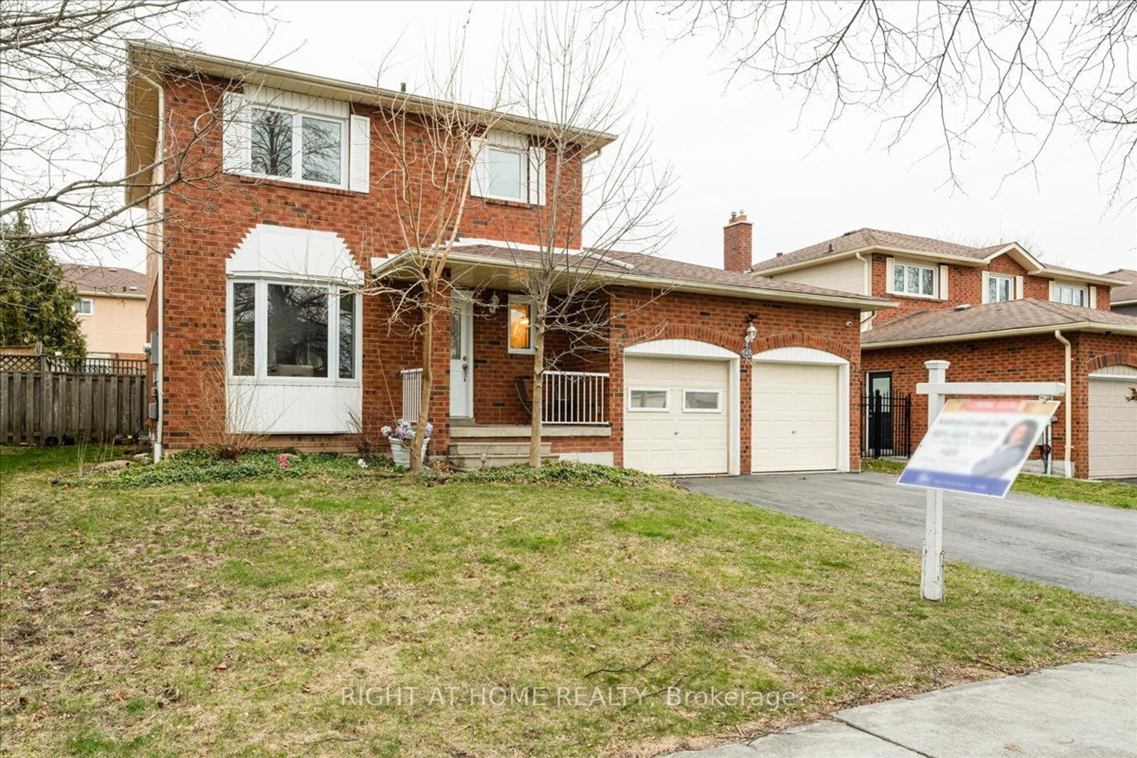 Frontside or backside of a home for 141 Melissa Cres, Whitby Ontario L1N 8G4