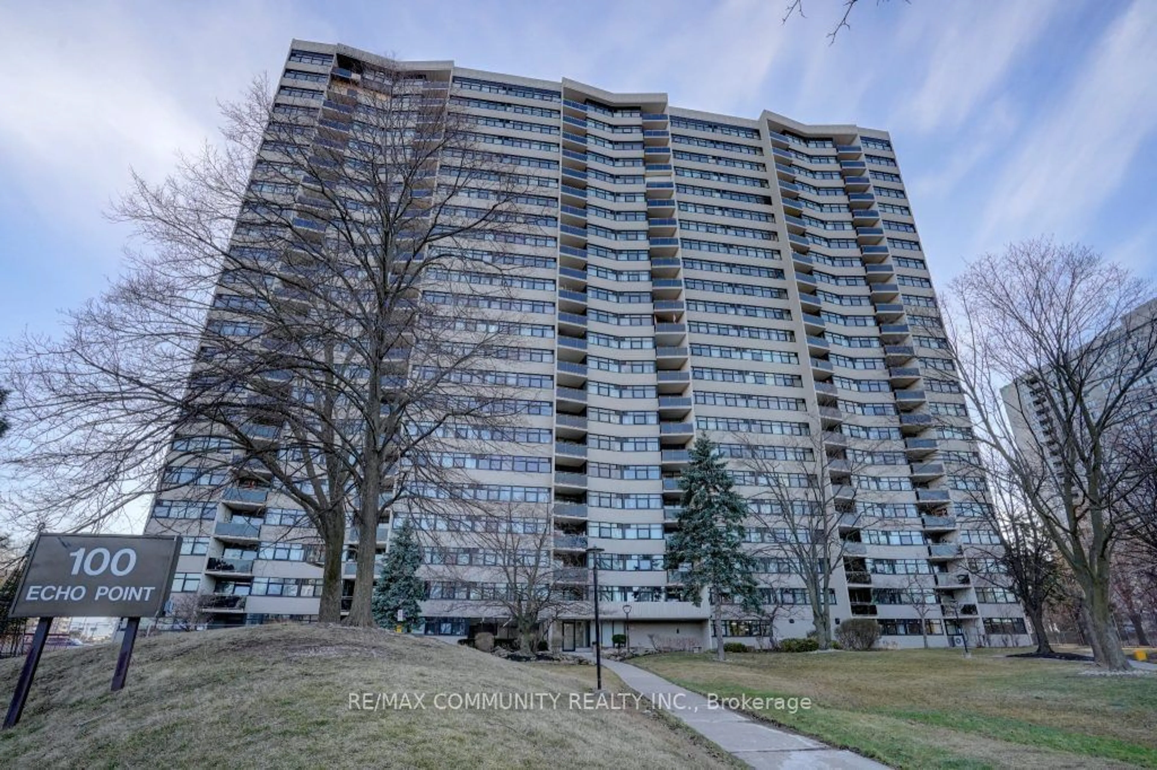 A pic from exterior of the house or condo for 100 Echo Pt #1905, Toronto Ontario M1W 2V2