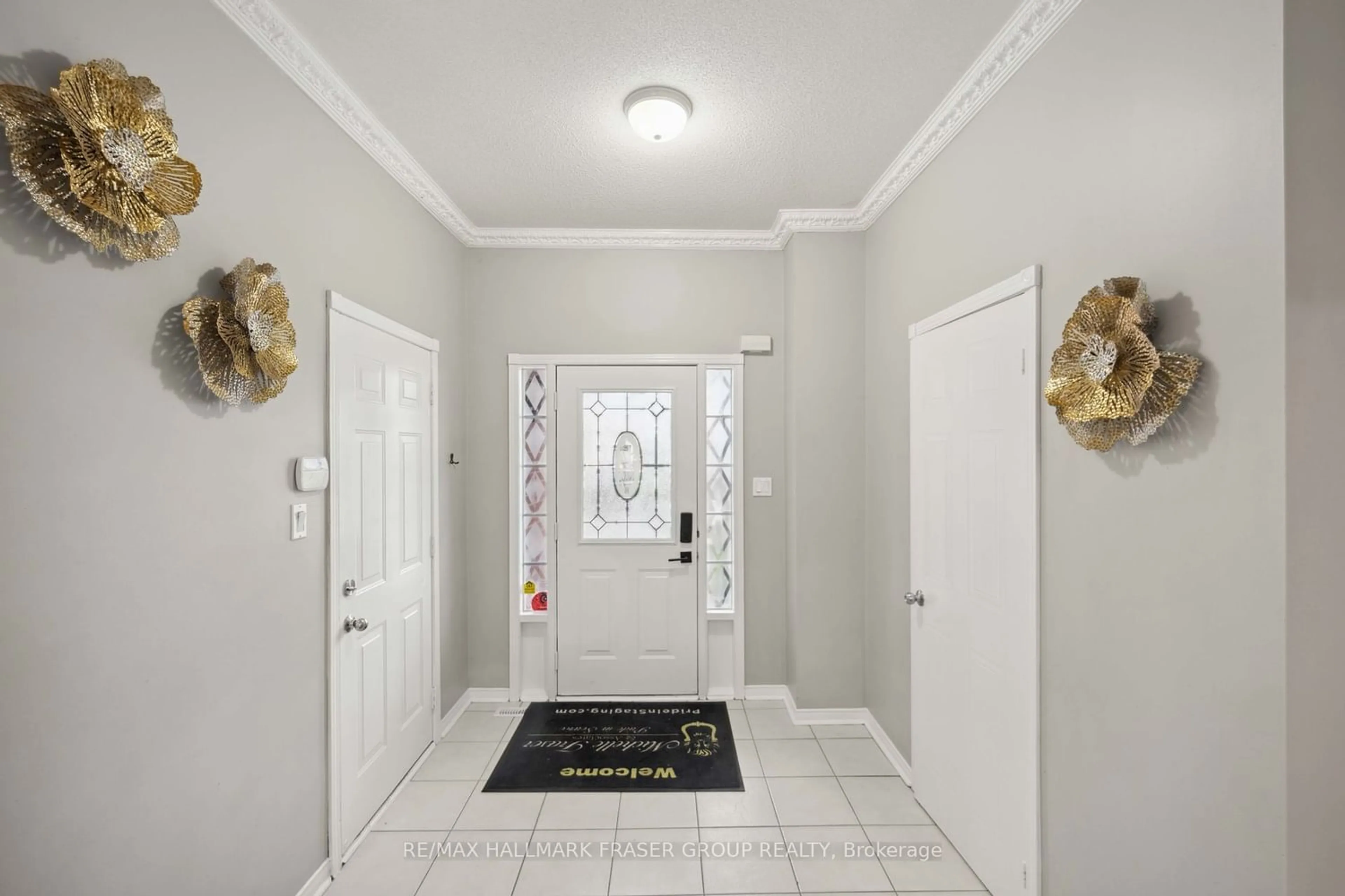 Indoor entryway for 18 Beachgrove Cres, Whitby Ontario L1R 3G2