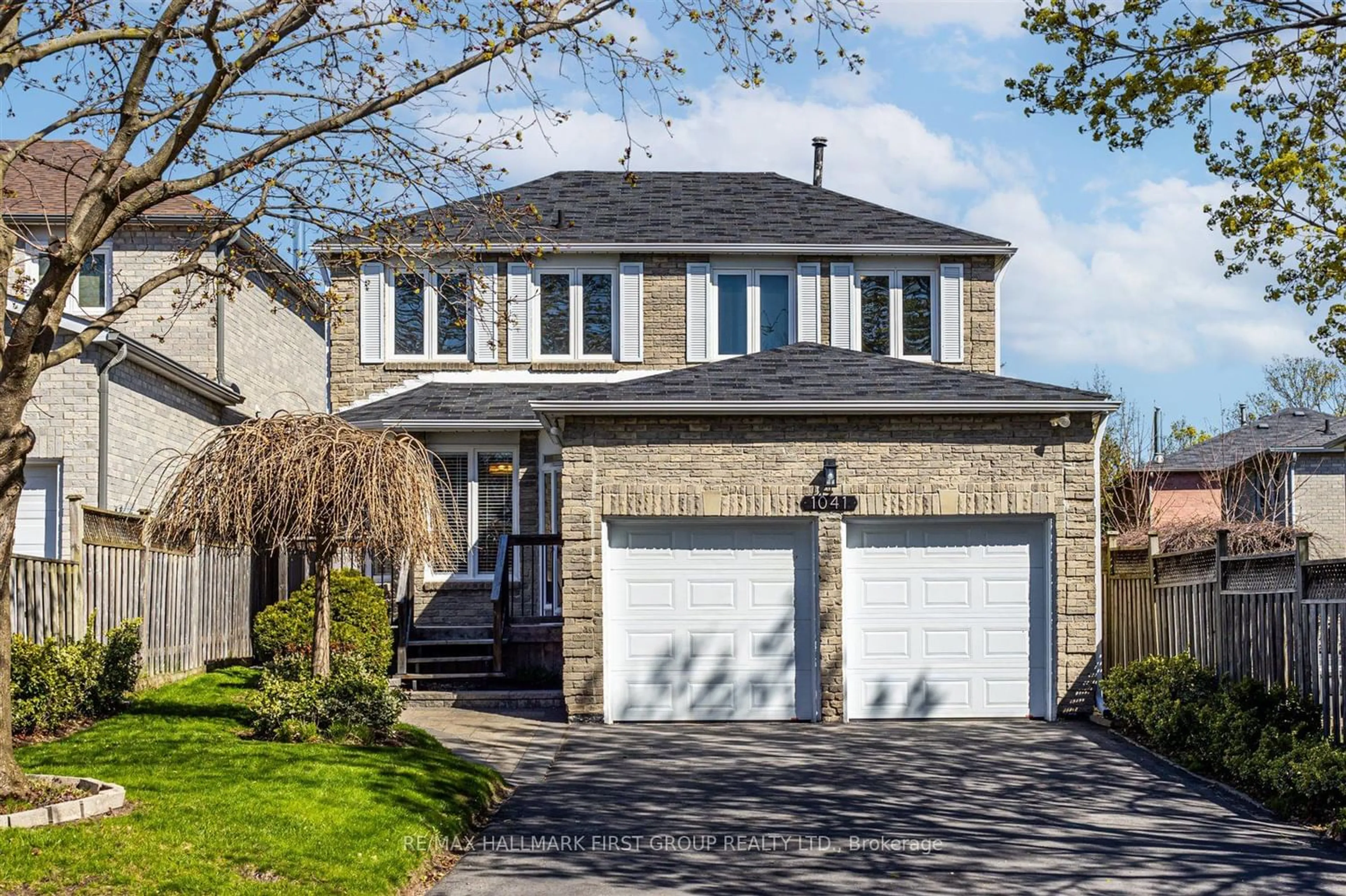 Frontside or backside of a home for 1041 Honeywood Cres, Pickering Ontario L1V 5C3