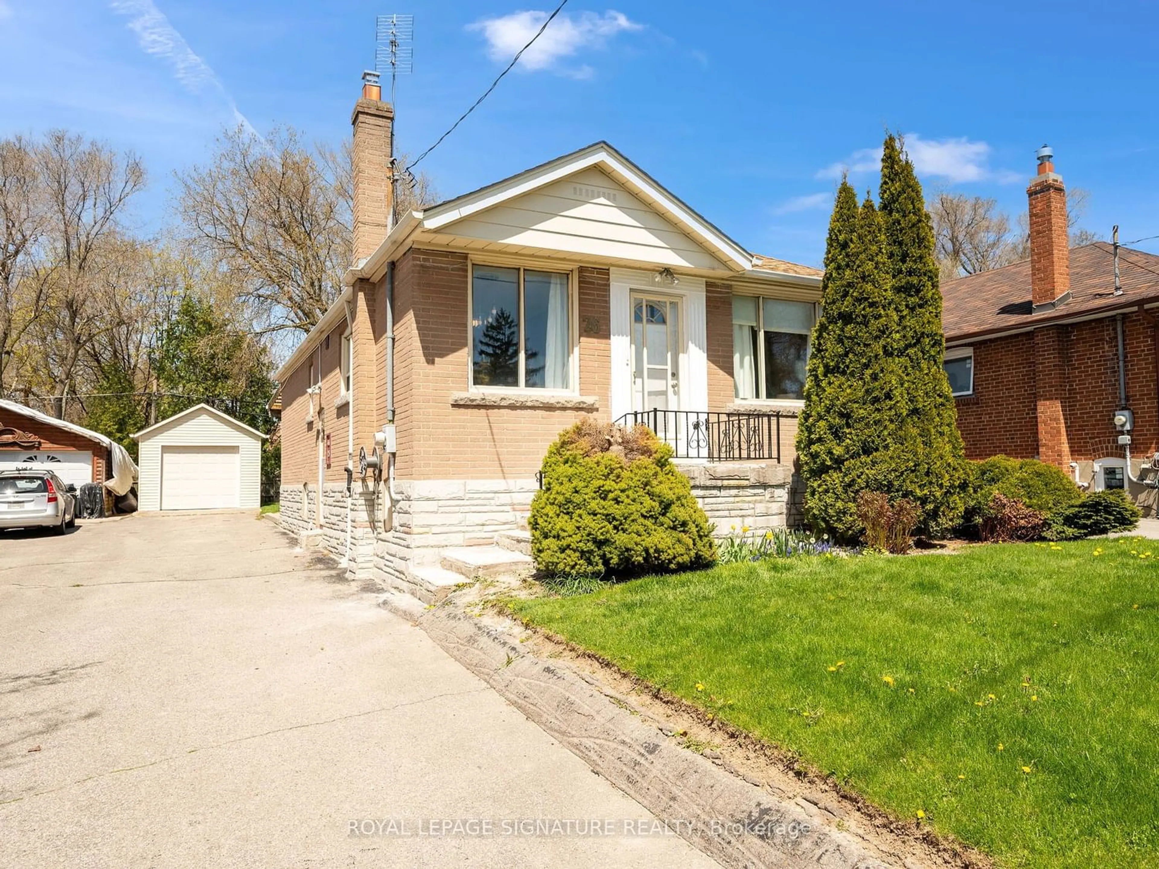 Frontside or backside of a home for 26 Saugeen Cres, Toronto Ontario M1K 3M9