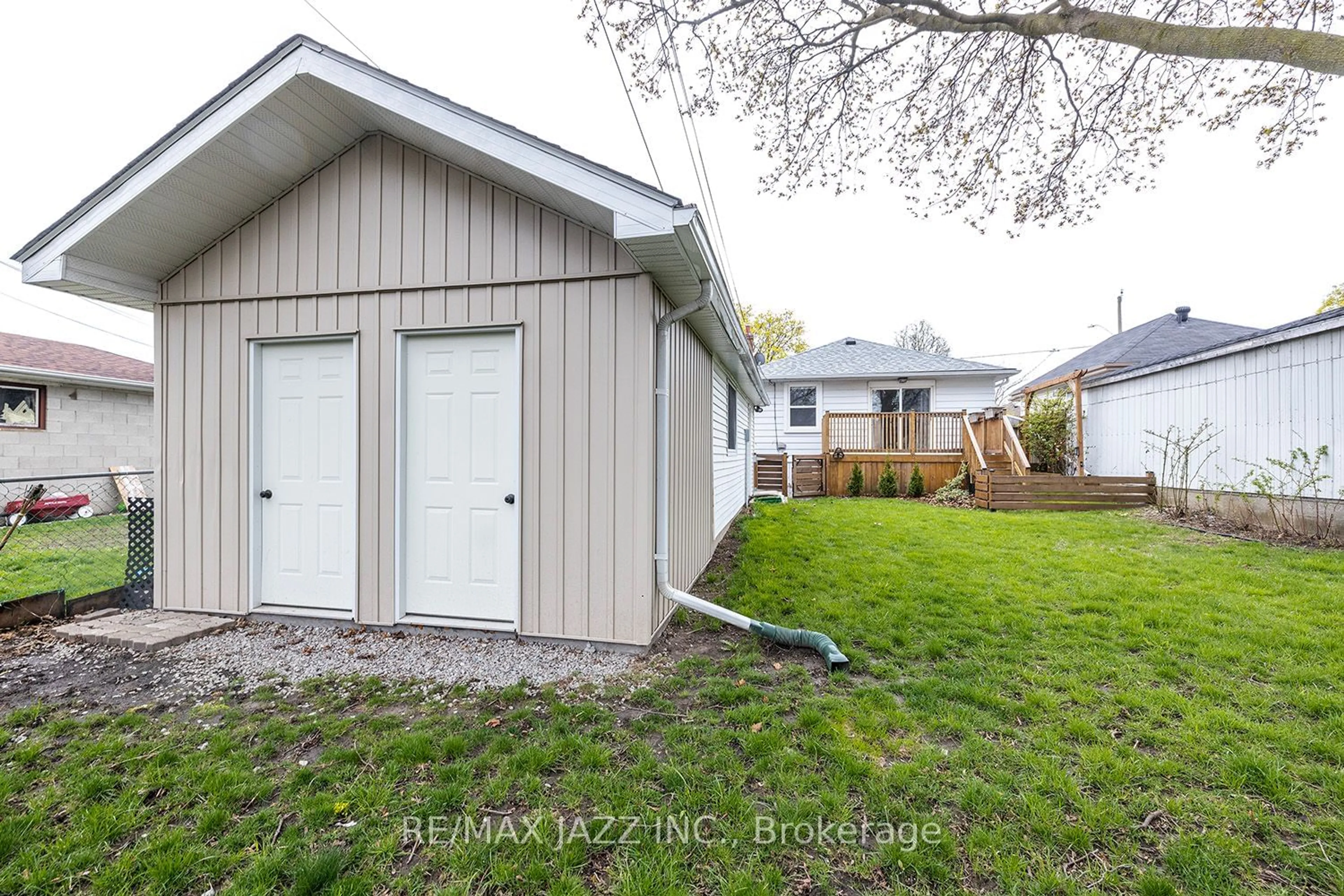 Frontside or backside of a home for 446 Madison Ave, Oshawa Ontario L1J 2P6
