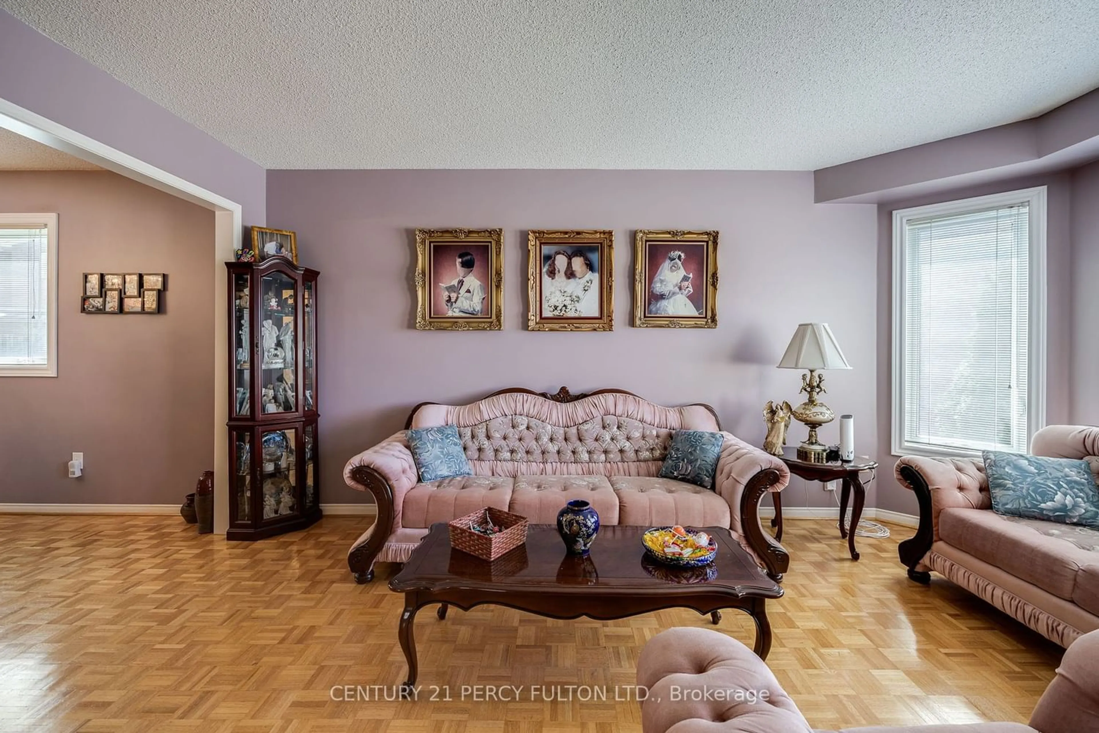 Living room for 249 Mossbrook Sq, Pickering Ontario L1V 6P9