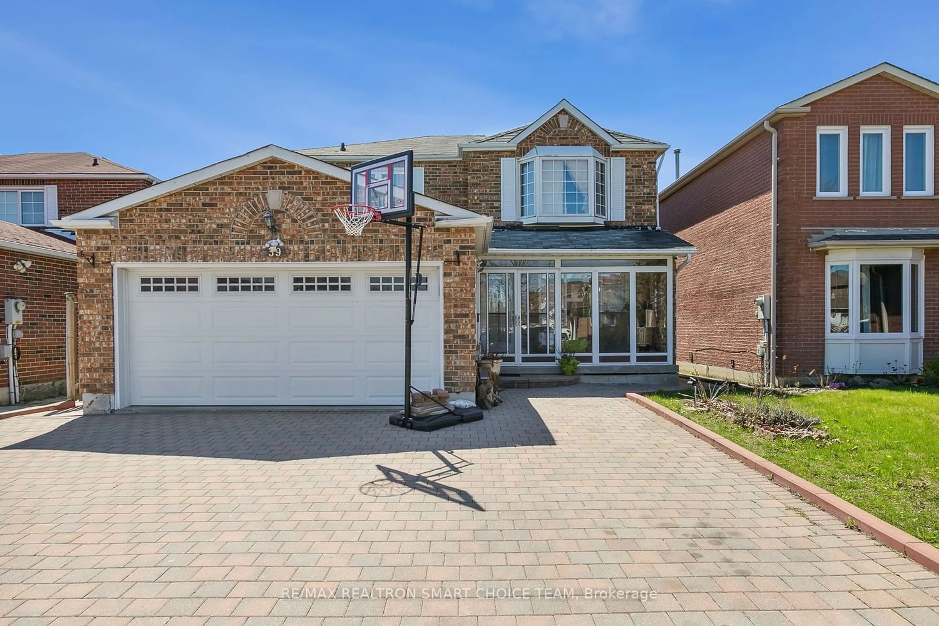 Home with brick exterior material for 39 Muirbank Blvd, Toronto Ontario M1C 4T7