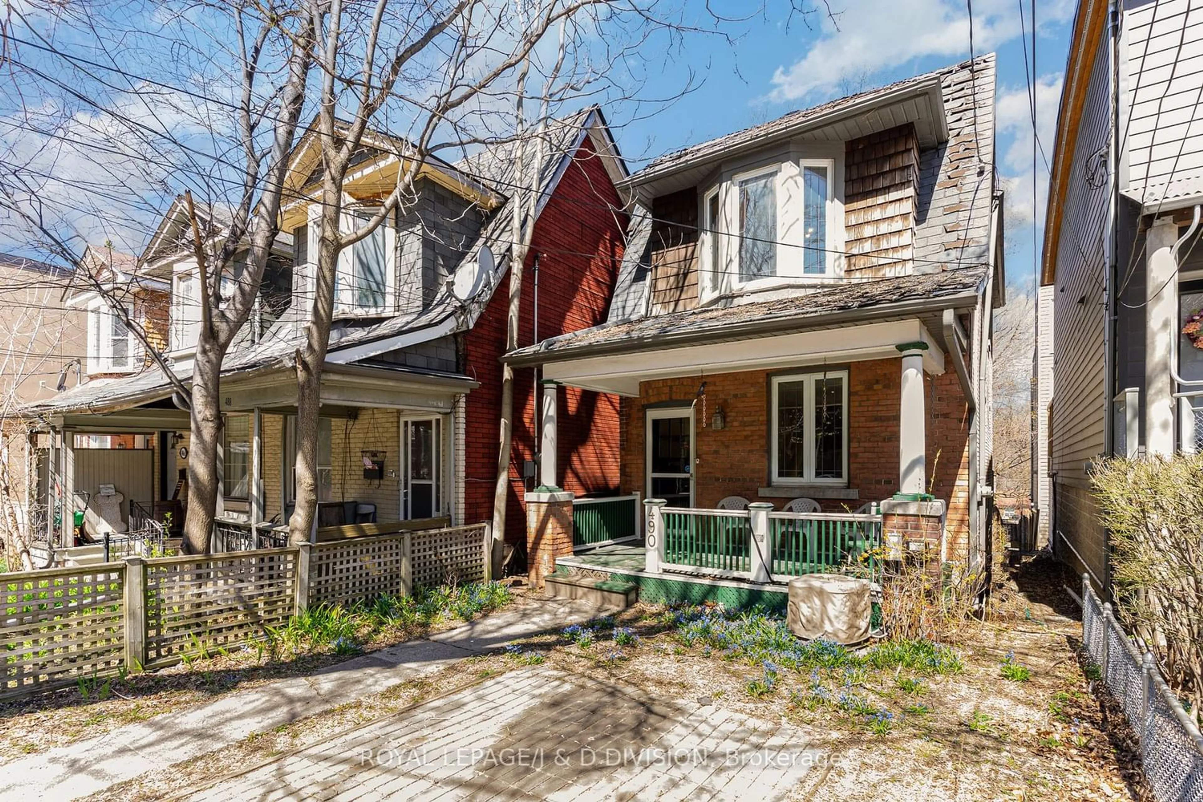 Frontside or backside of a home for 490 Kingston Rd, Toronto Ontario M4L 1V3