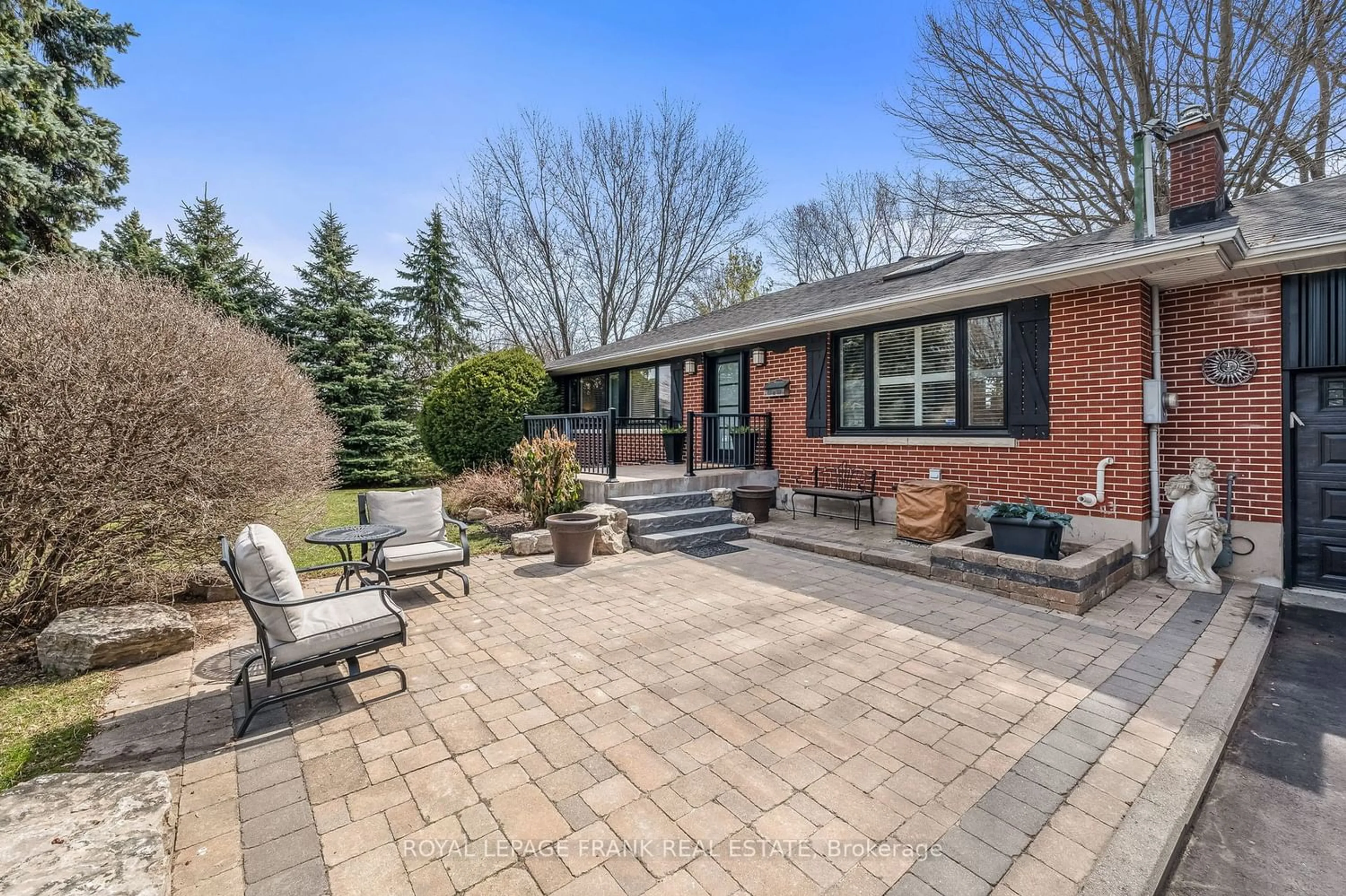 Home with brick exterior material for 499 Maine St, Oshawa Ontario L1L 1A2
