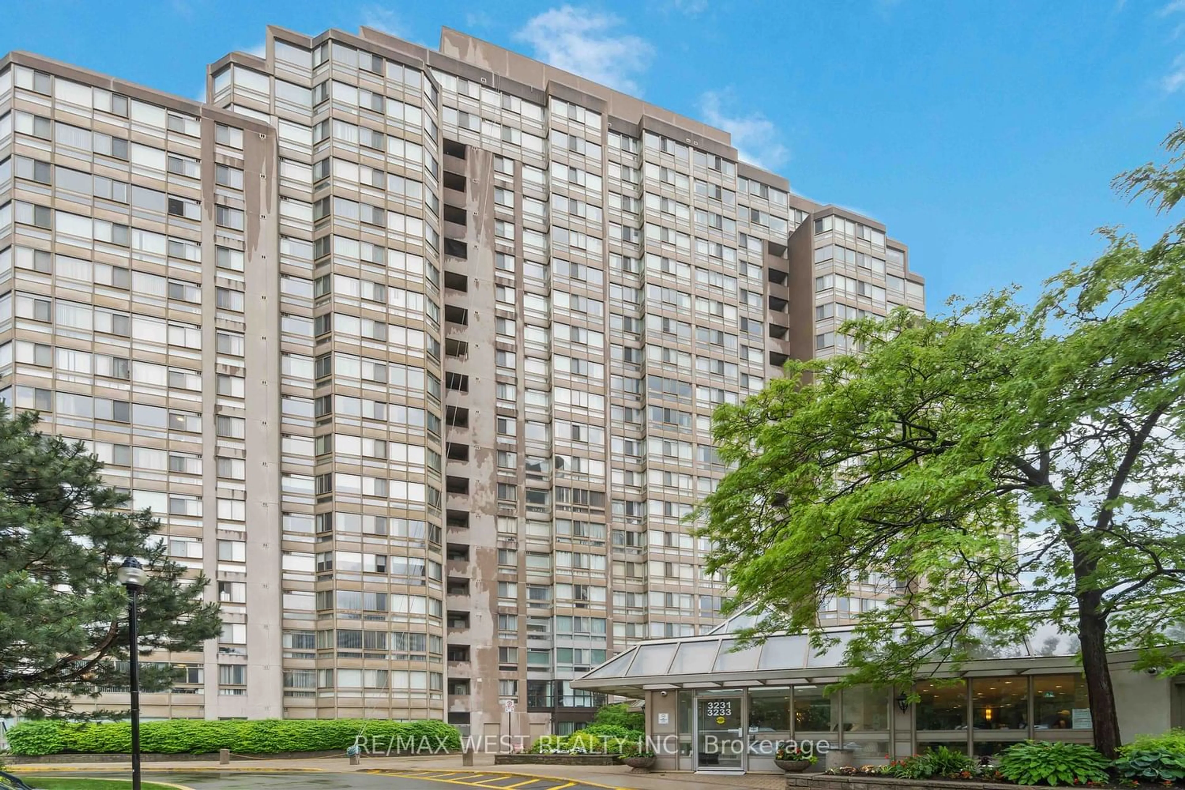 A pic from exterior of the house or condo for 3233 Eglinton Ave #301, Toronto Ontario M1J 3N6