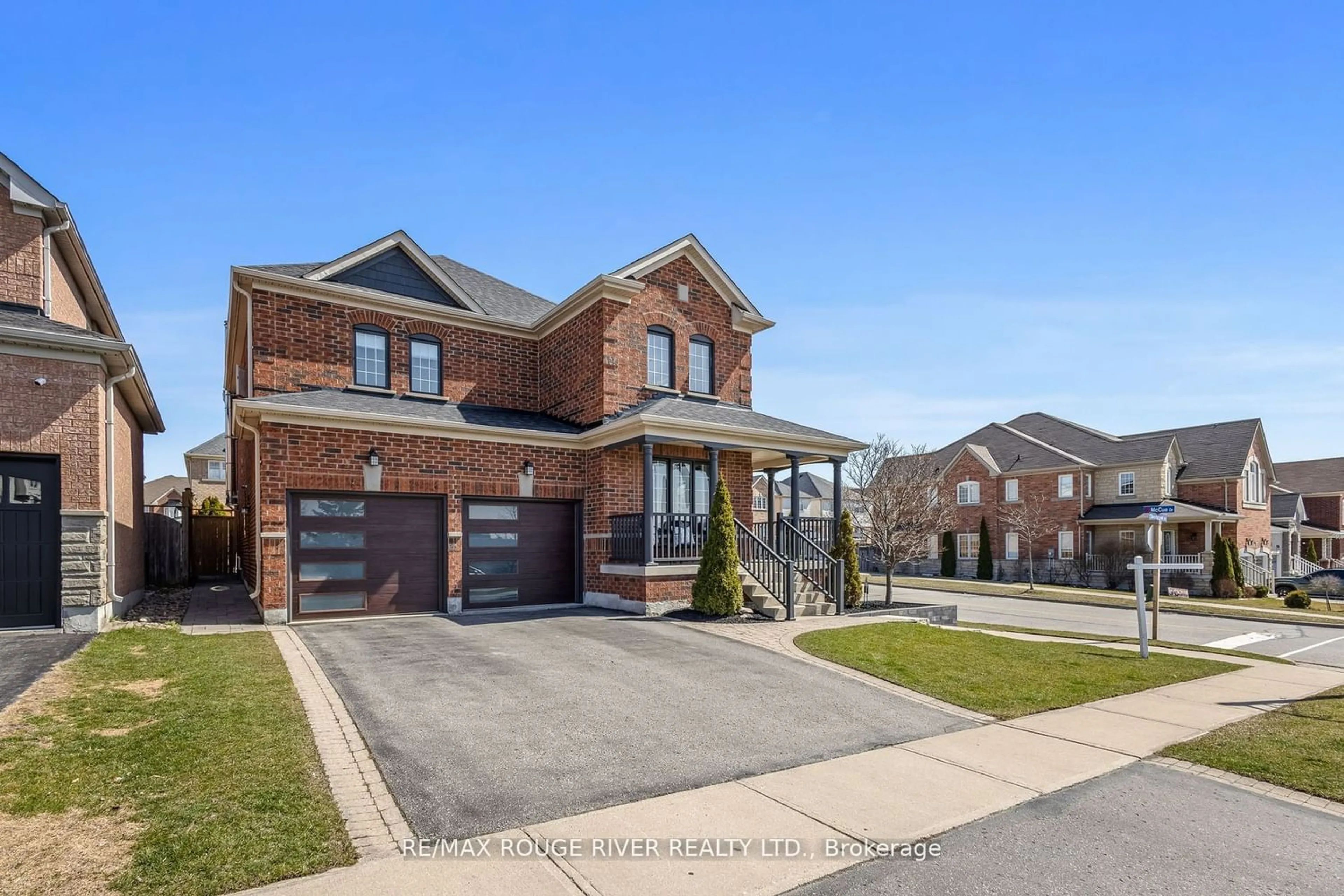 Home with brick exterior material for 1393 Clearbrook Dr, Oshawa Ontario L1K 0G8