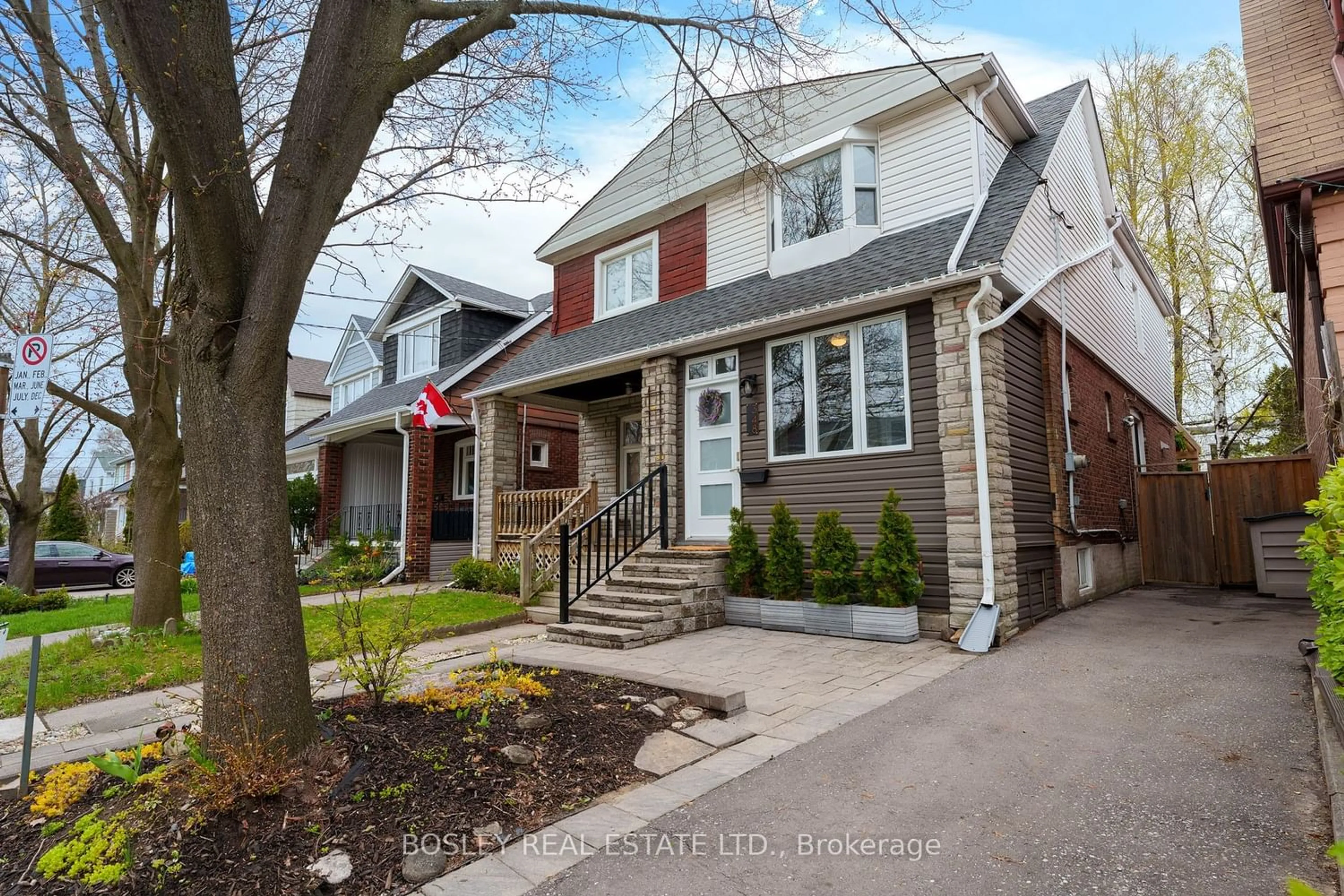 Frontside or backside of a home for 348 Springdale Blvd, Toronto Ontario M4C 2A4