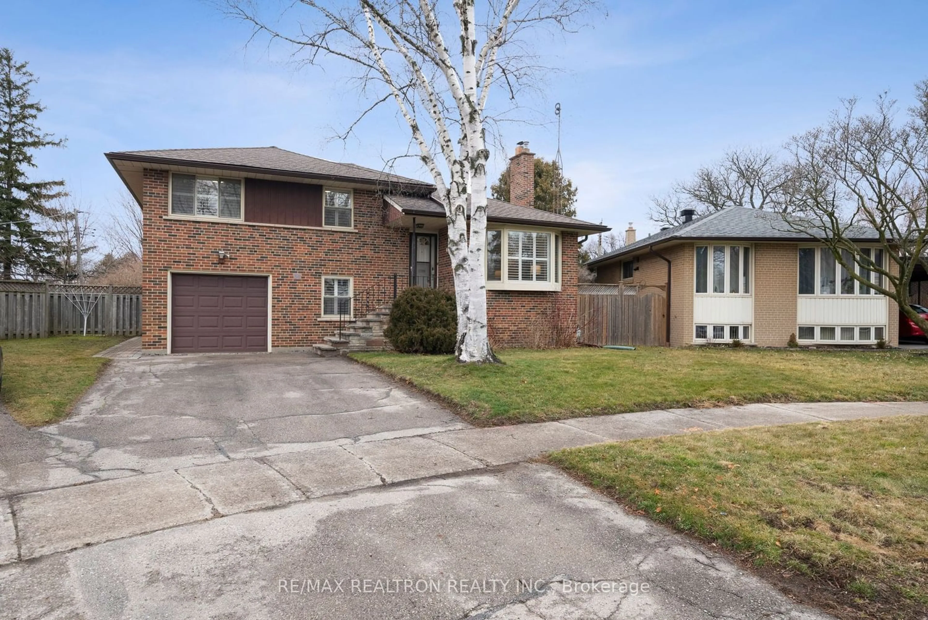 Frontside or backside of a home for 34 Purley Cres, Toronto Ontario M1M 1E8