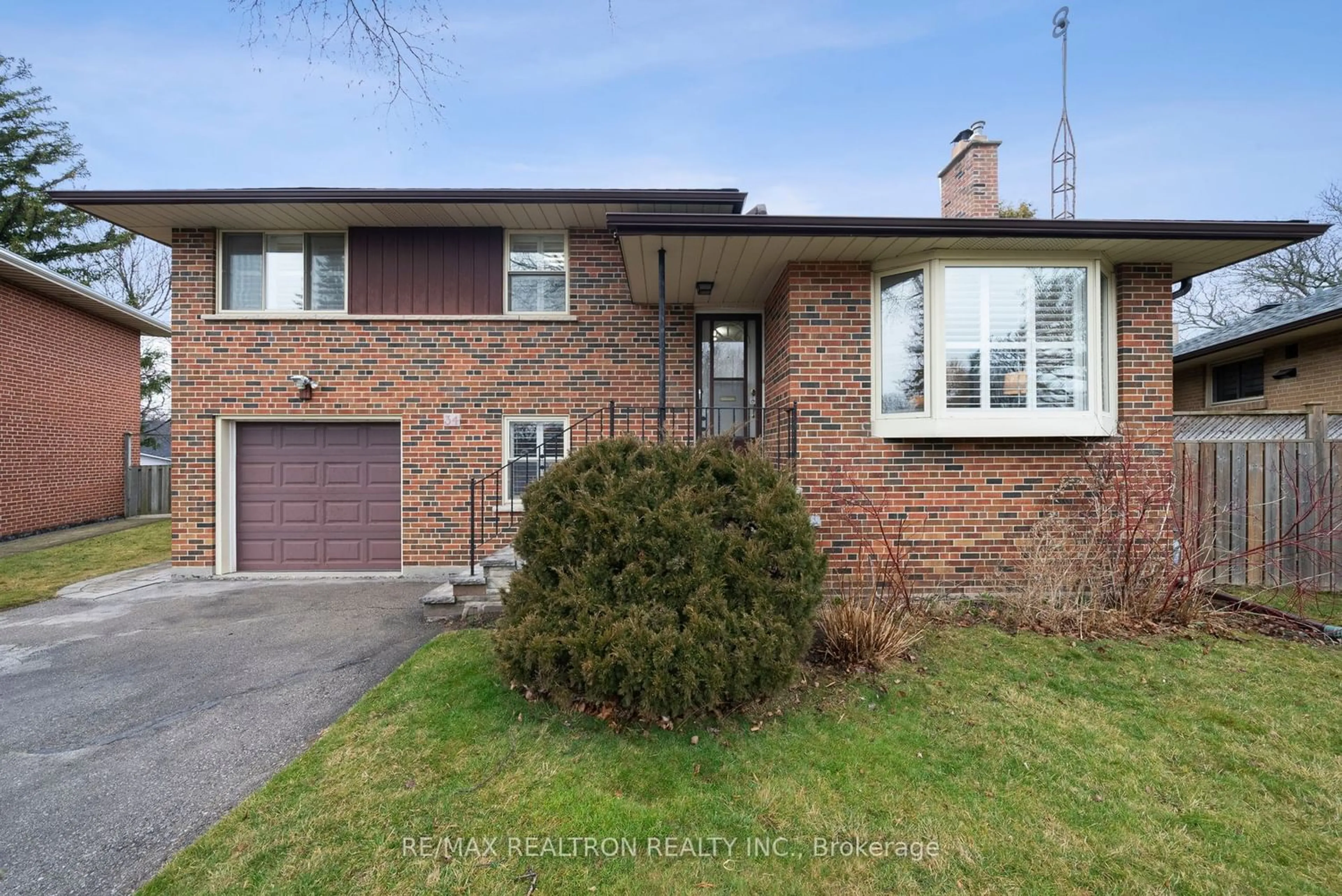 Home with brick exterior material for 34 Purley Cres, Toronto Ontario M1M 1E8