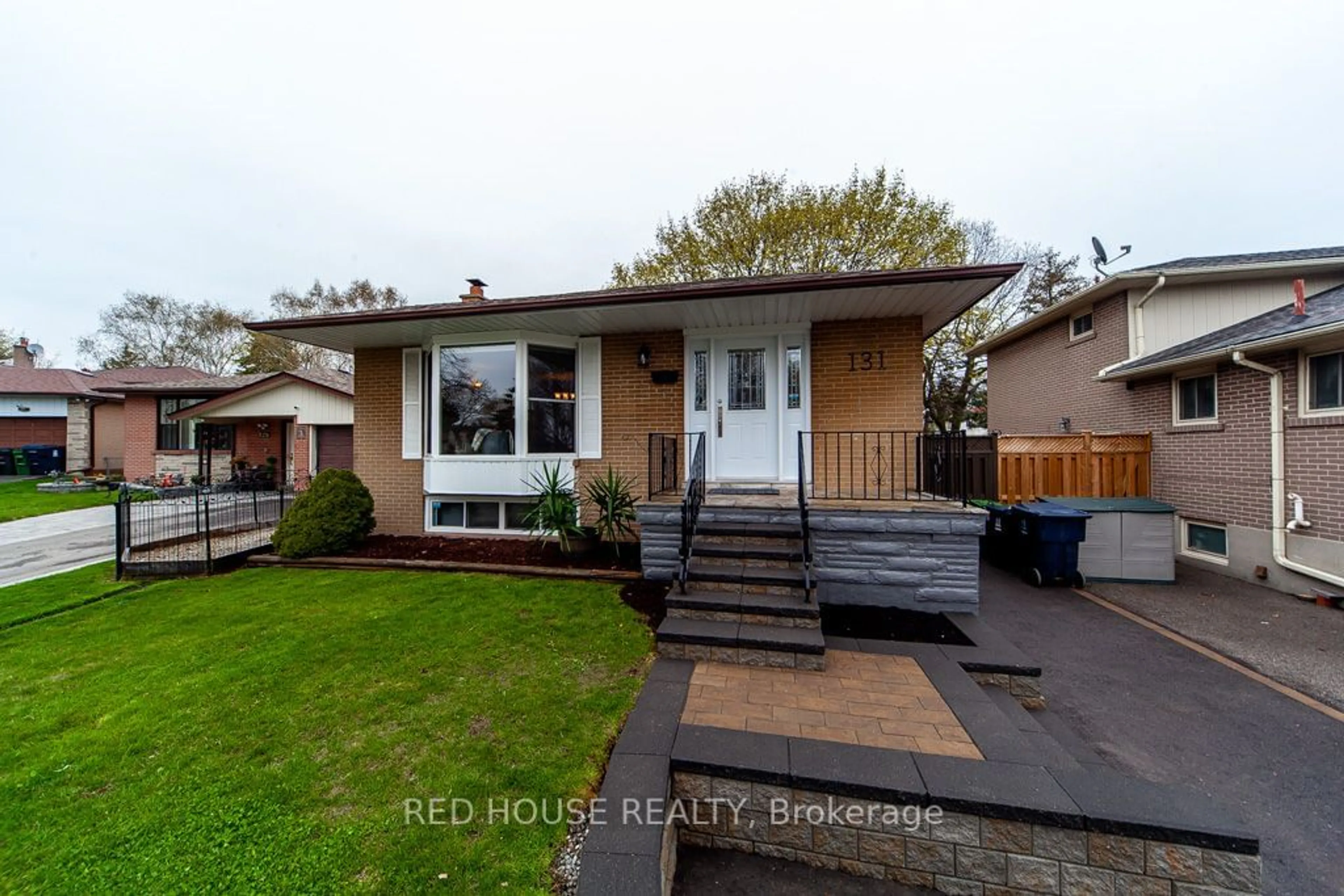 Frontside or backside of a home for 131 Cultra Sq, Toronto Ontario M1E 2E4