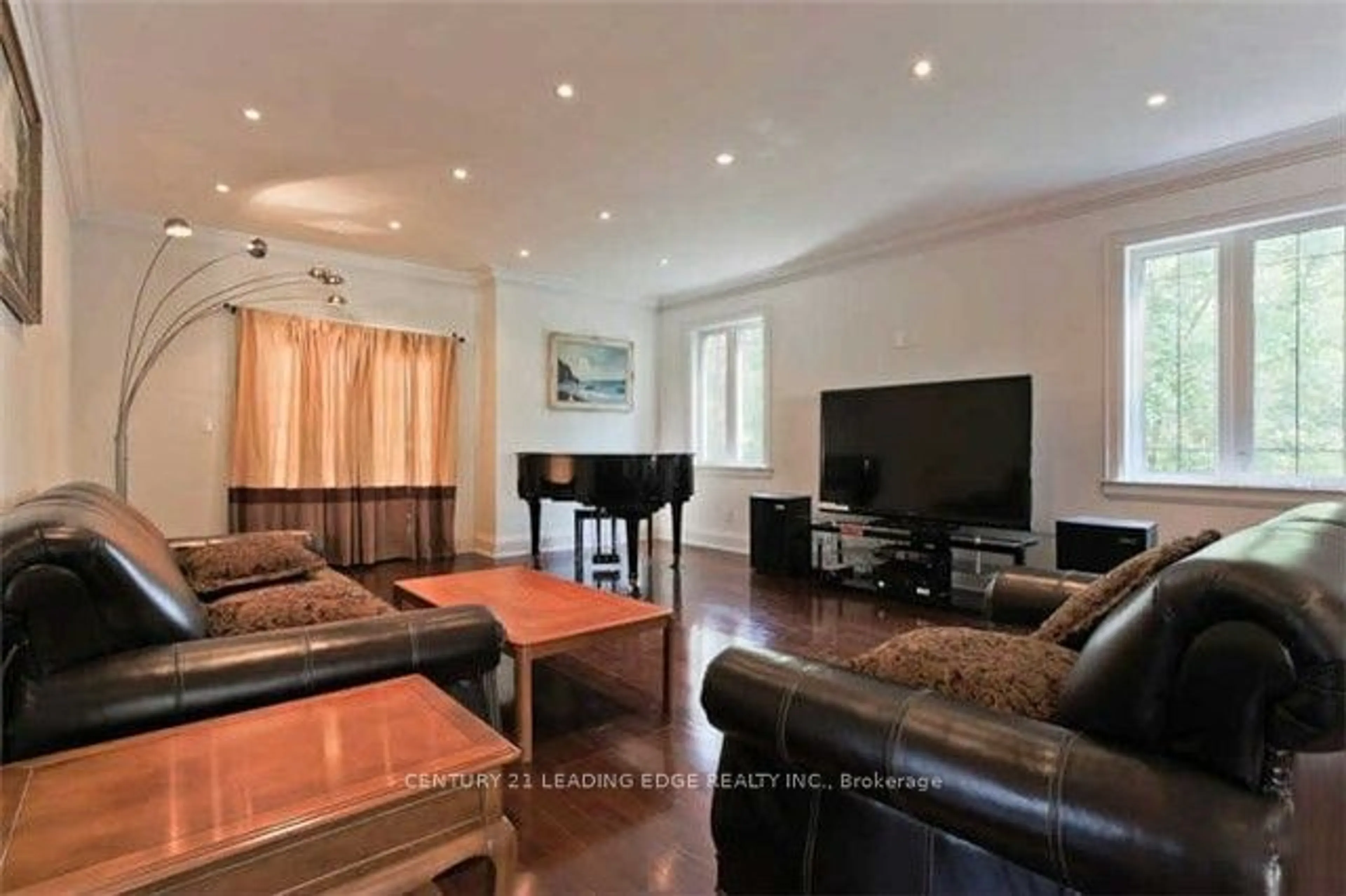 Living room for 25 Meadowvale Rd, Toronto Ontario M1C 1R7