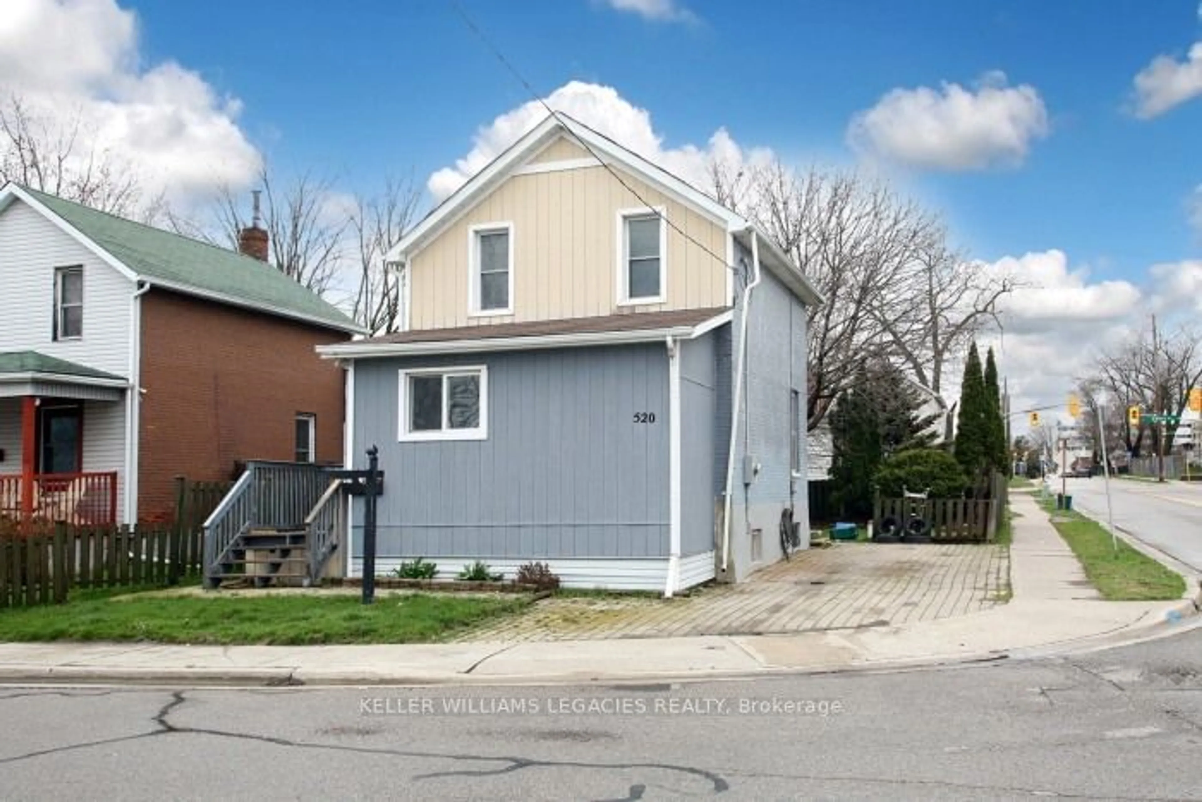 Frontside or backside of a home for 520 Front St, Oshawa Ontario L1H 4V2