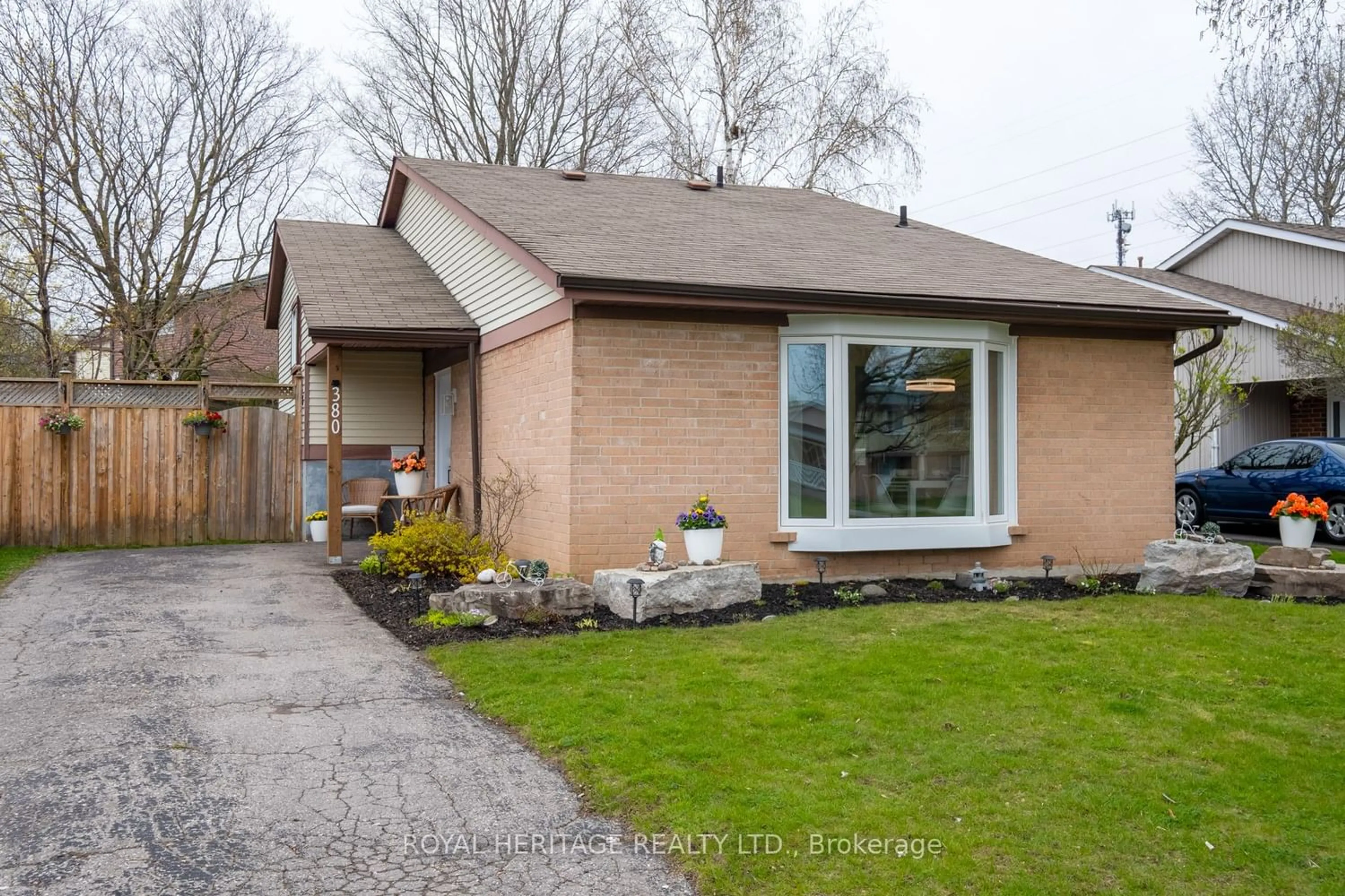 Frontside or backside of a home for 380 Burnley Crt, Oshawa Ontario L1G 7G6