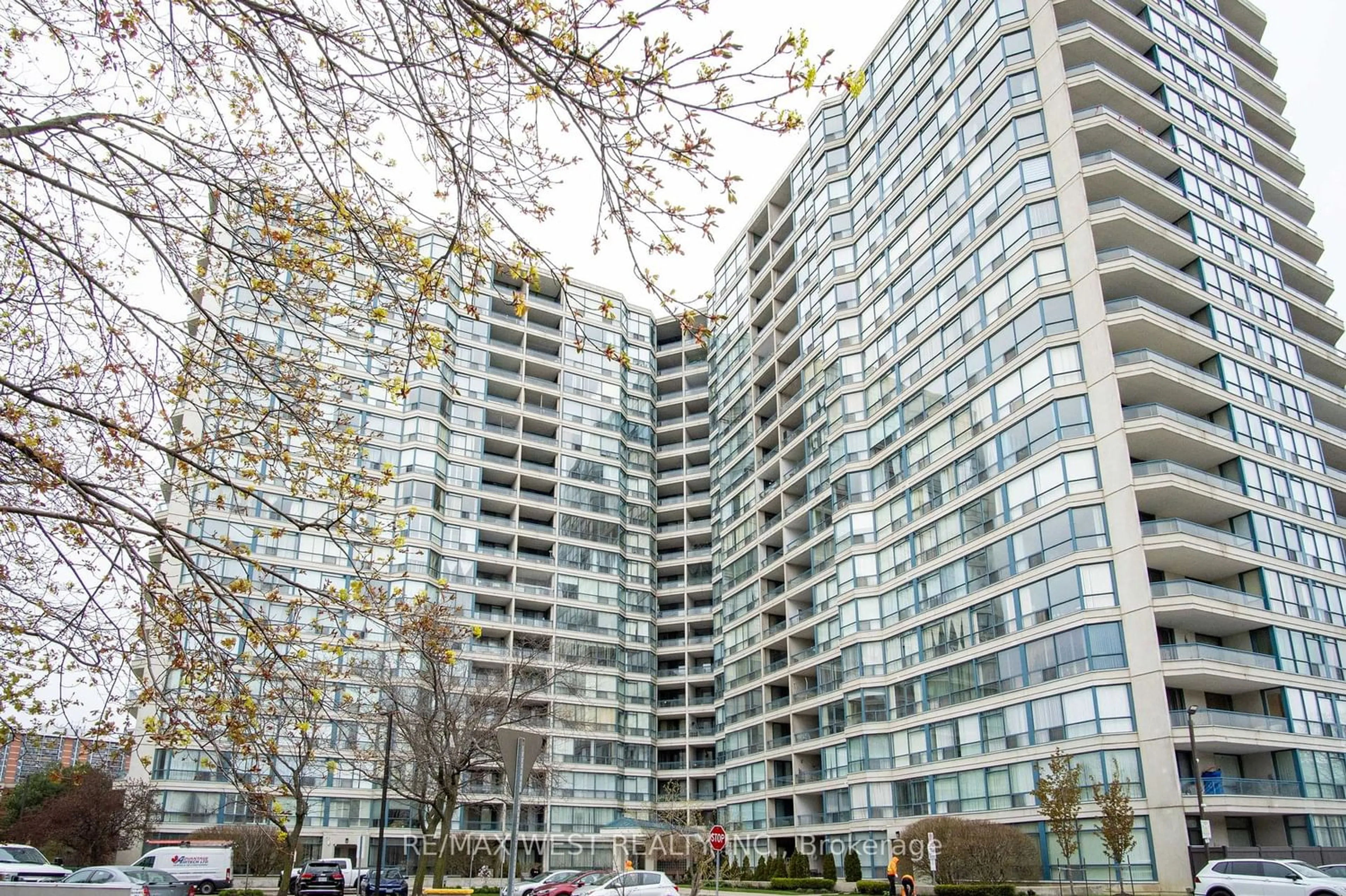 A pic from exterior of the house or condo for 4725 Sheppard Ave #912, Toronto Ontario M1S 5B2
