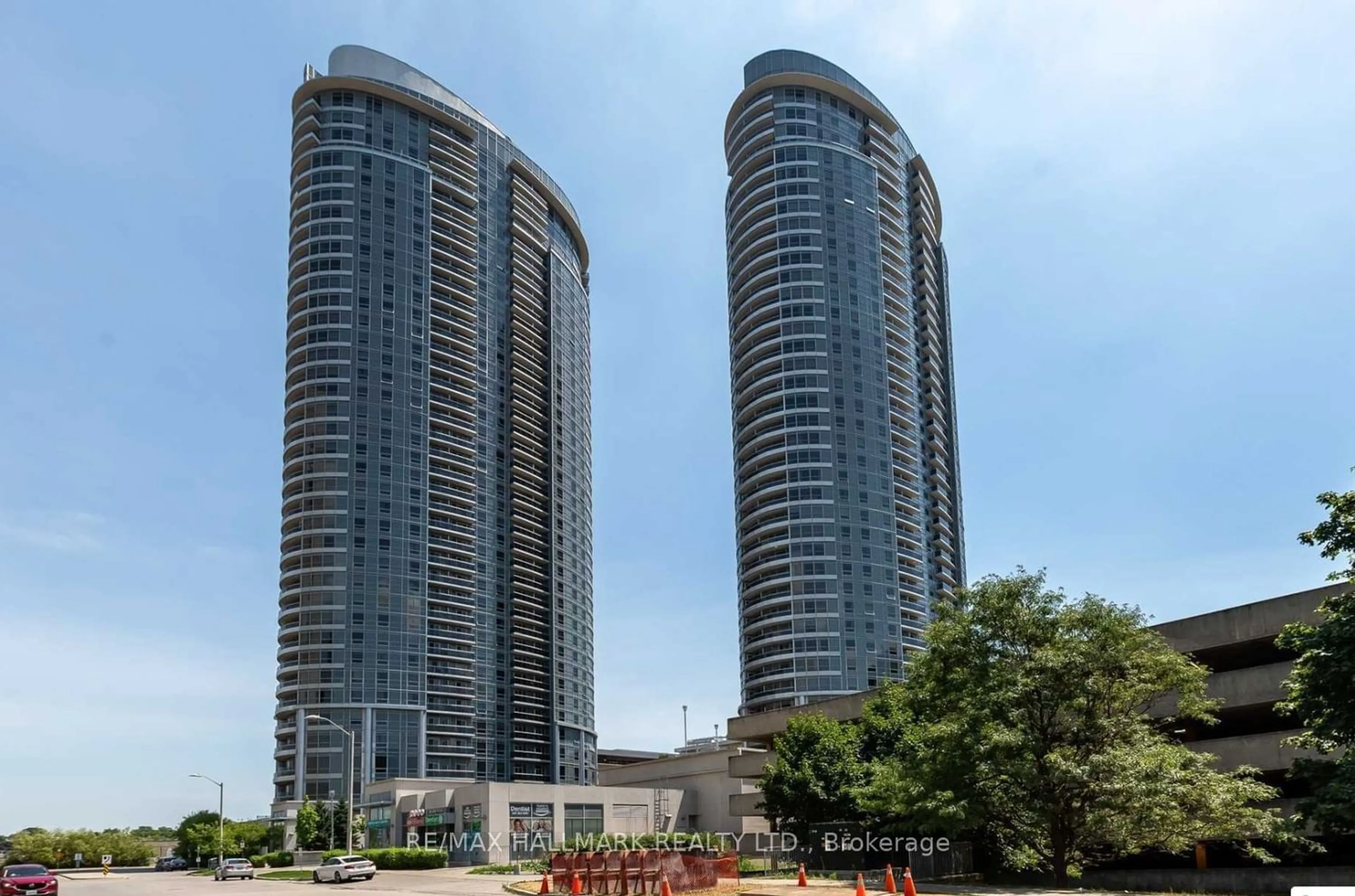 A pic from exterior of the house or condo for 125 Village Green Sq #3010, Toronto Ontario M1S 0G3