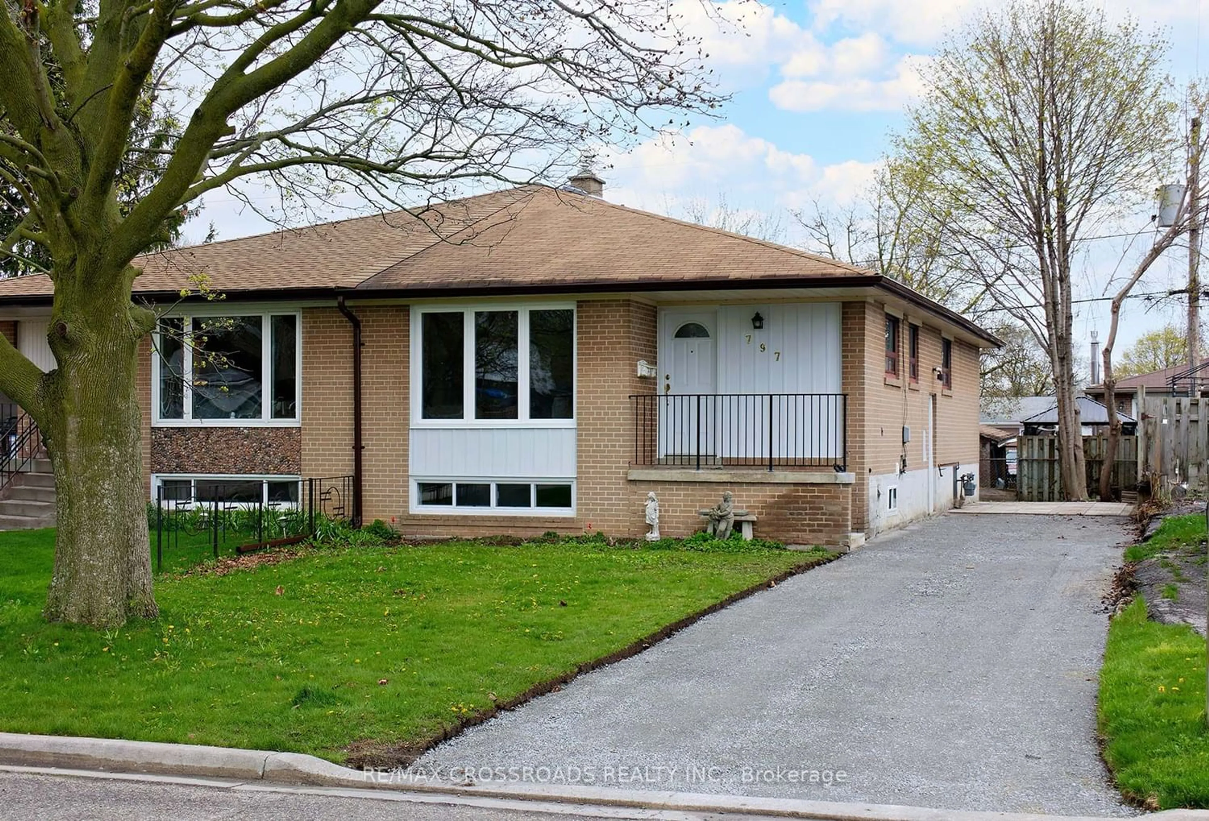 Frontside or backside of a home for 797 Zator Ave, Pickering Ontario L1W 1X8