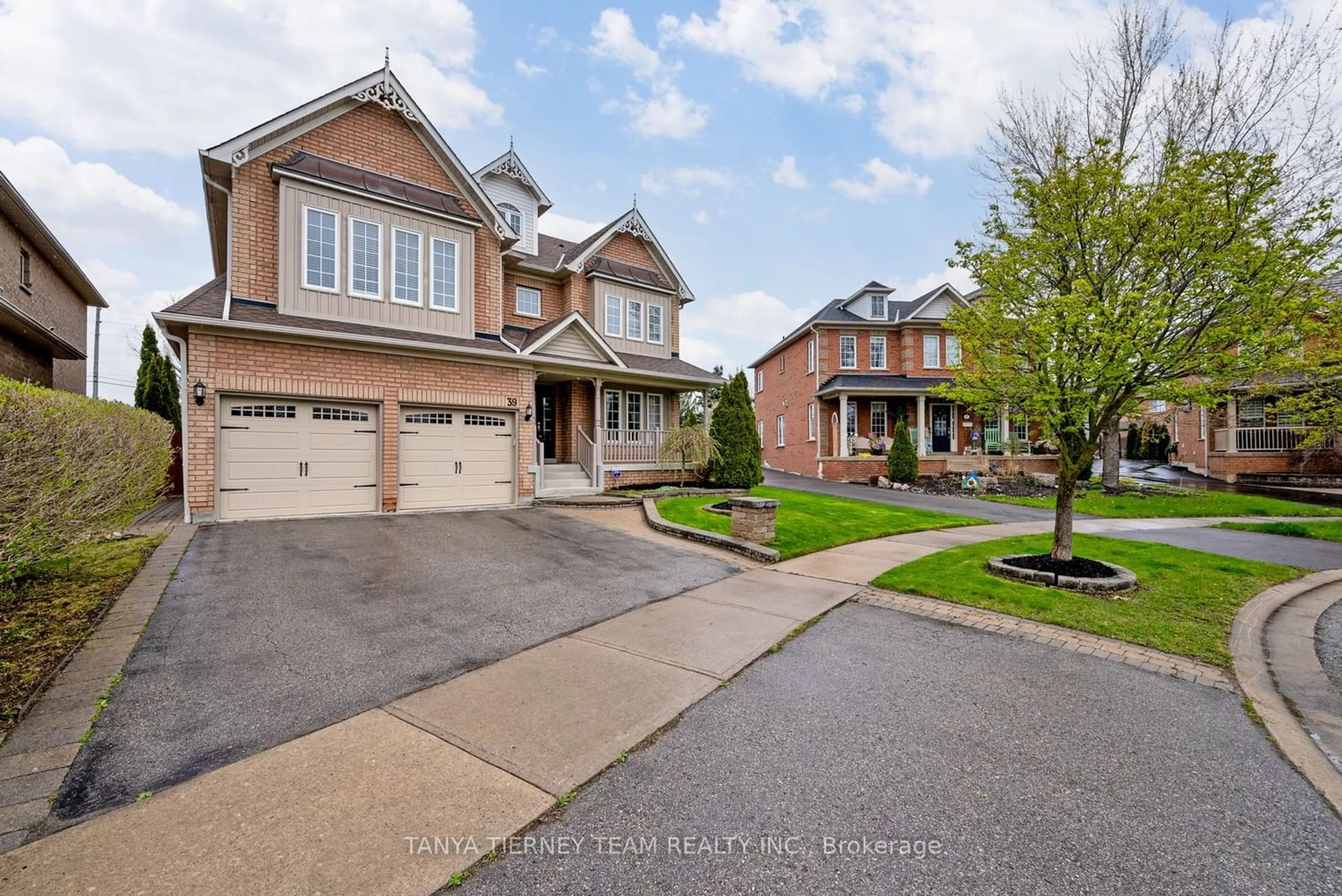Frontside or backside of a home for 39 Dopp Cres, Whitby Ontario L1M 2E5