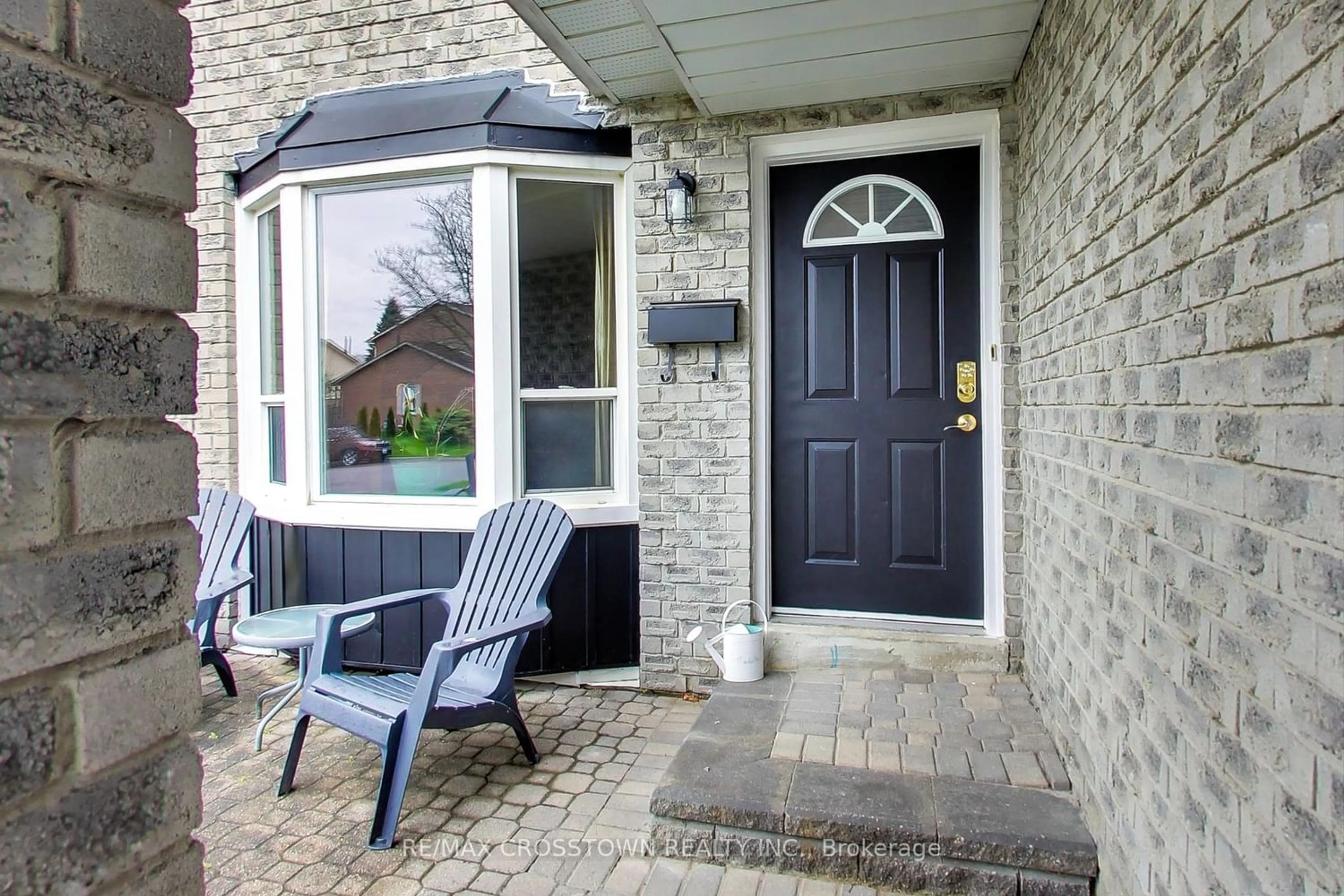 Indoor entryway for 8 Wood Dr, Whitby Ontario L1N 8H7