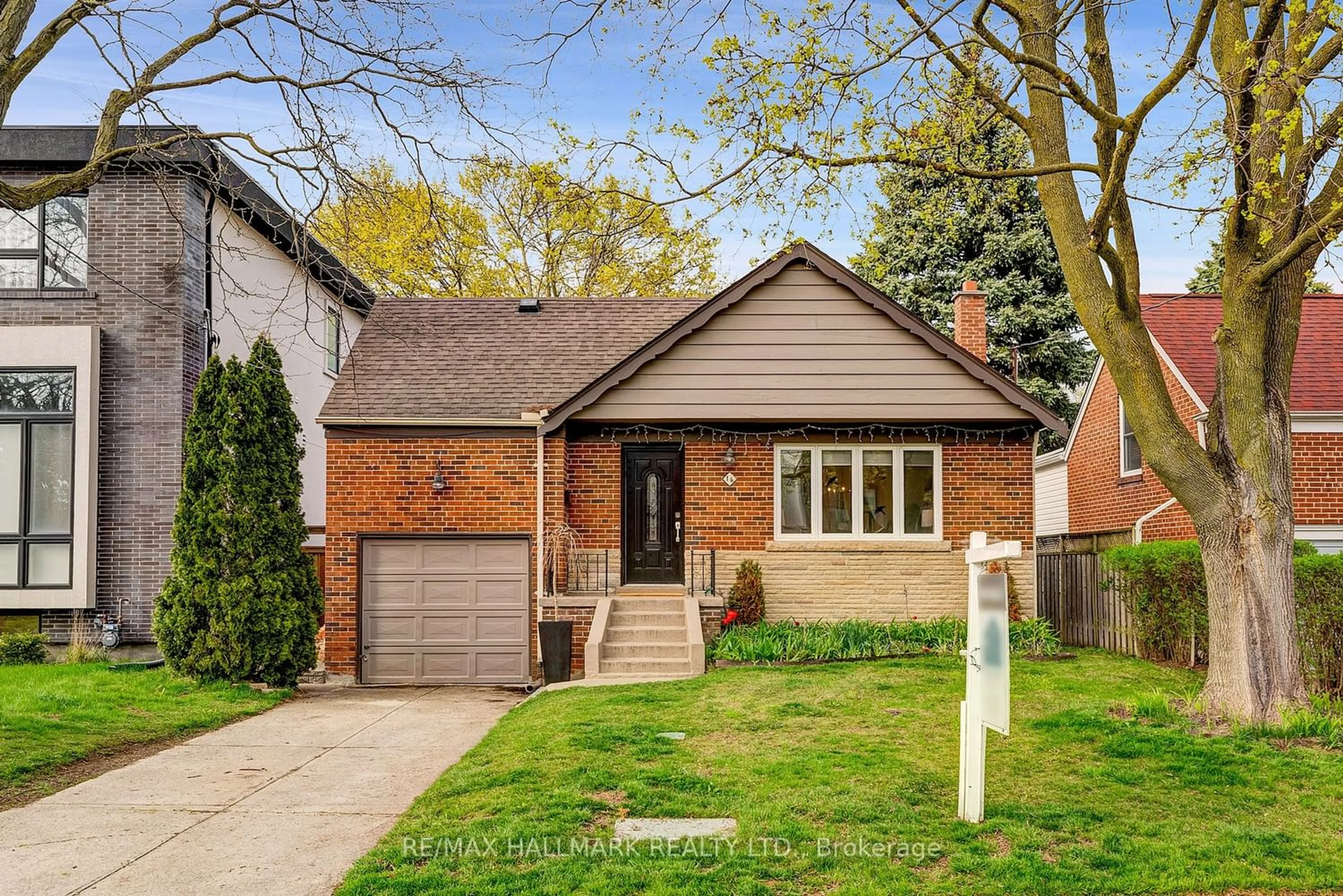 Frontside or backside of a home for 16 Ferris Rd, Toronto Ontario M4B 1G1