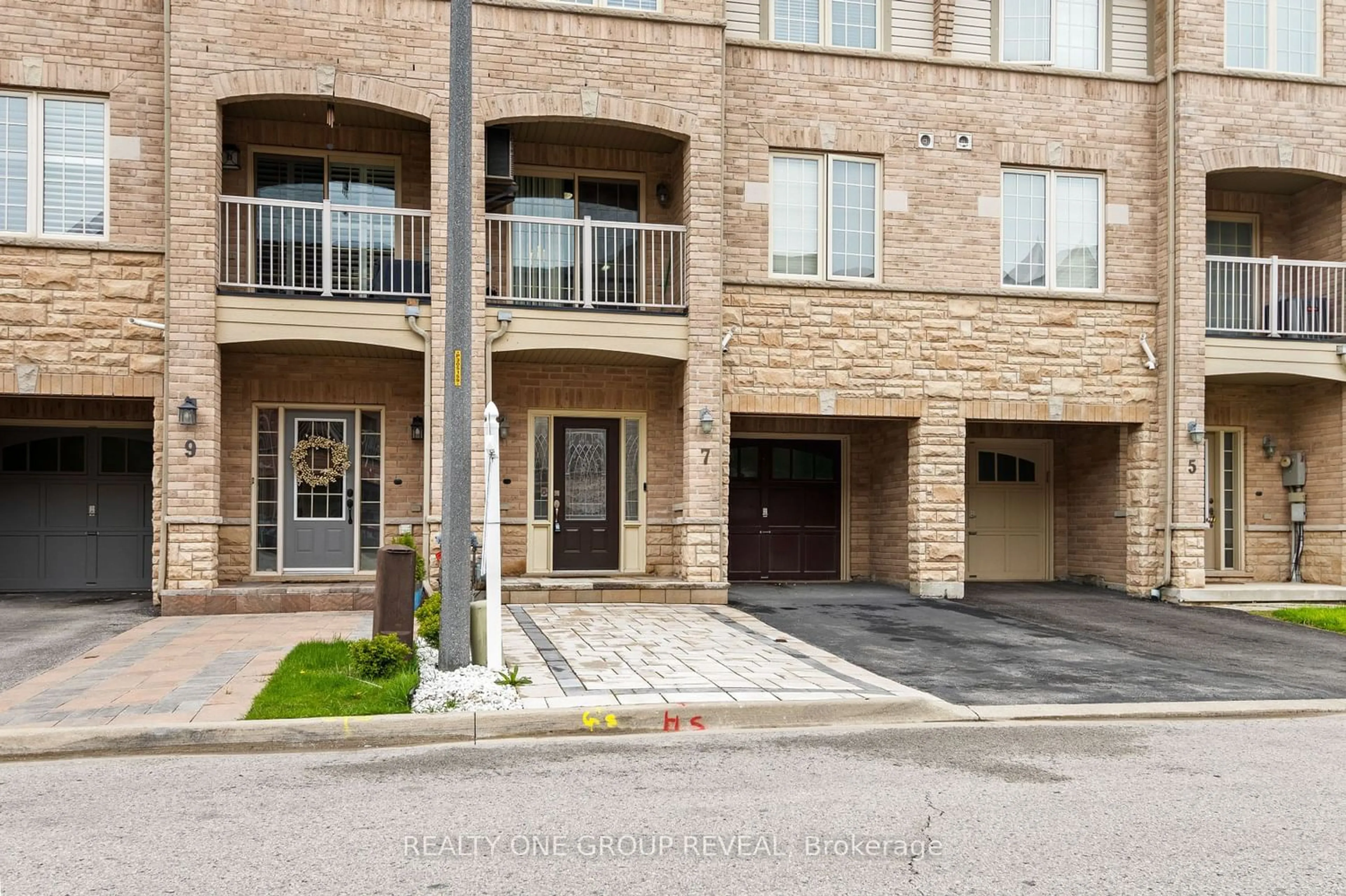 A pic from exterior of the house or condo for 7 Silvester St, Ajax Ontario L1Z 0K9