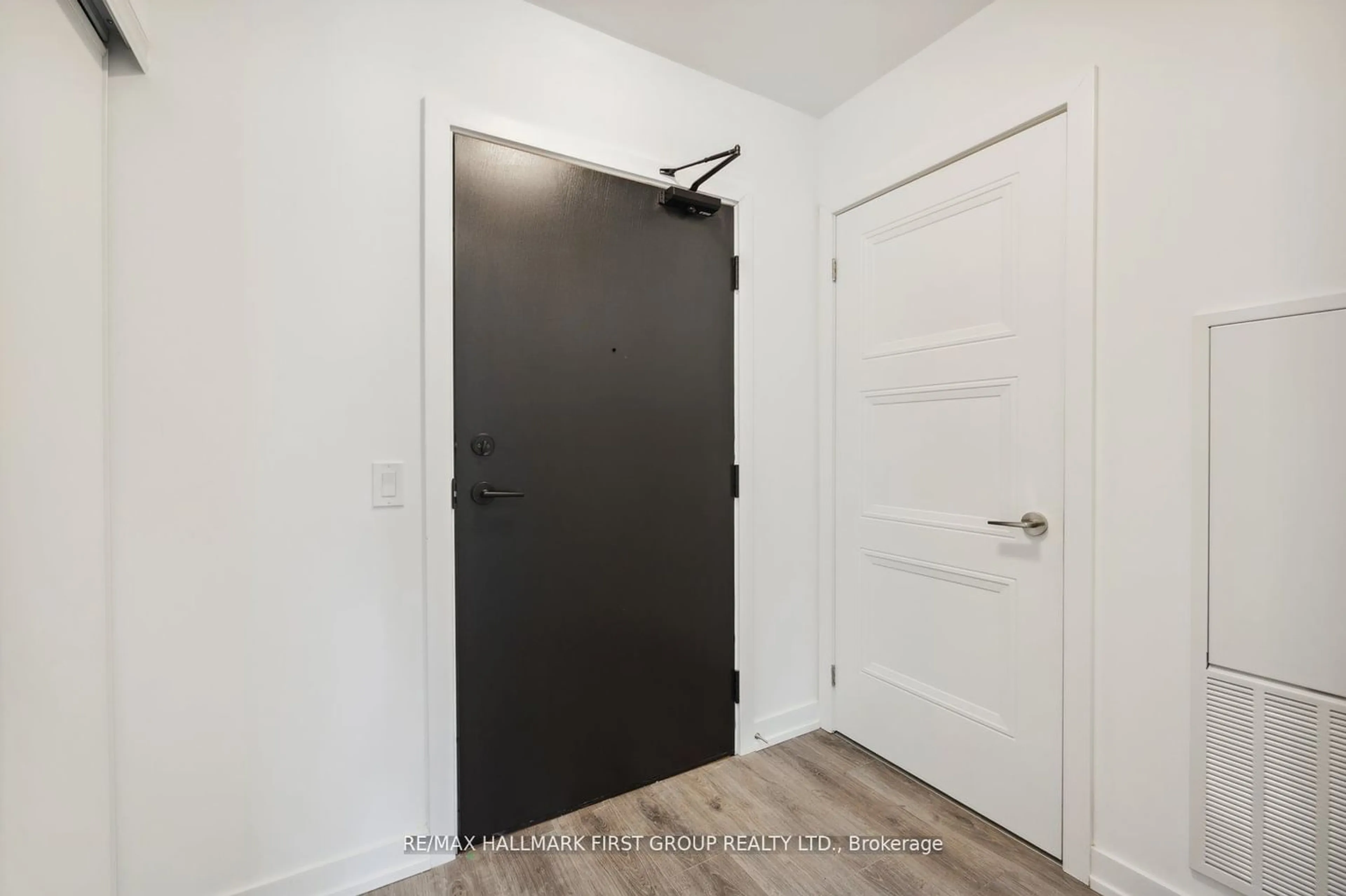 Indoor entryway for 1480 Bayly St #316, Pickering Ontario L1W 3T8