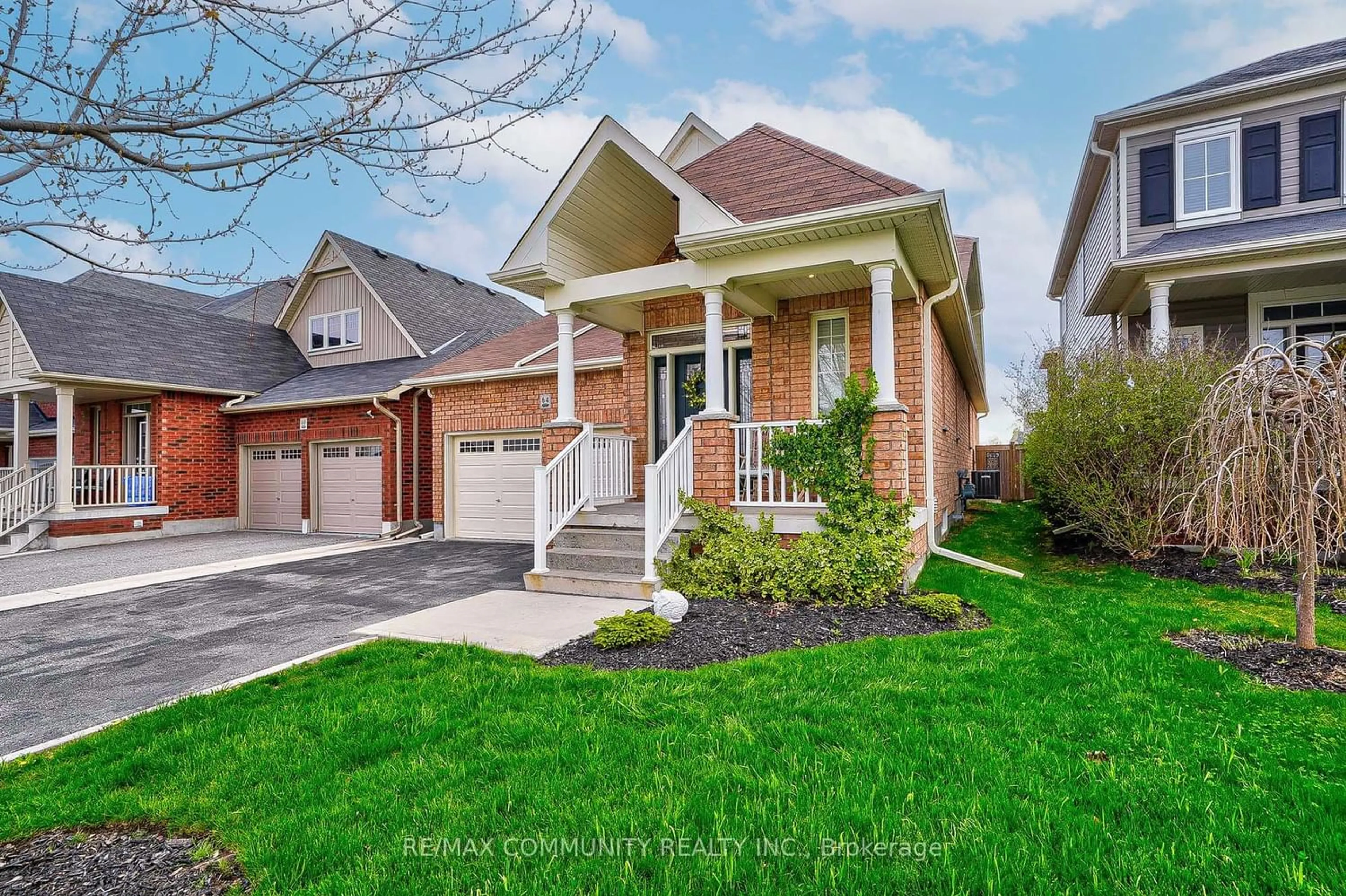 Frontside or backside of a home for 64 Sumersford Dr, Clarington Ontario L1C 0P5