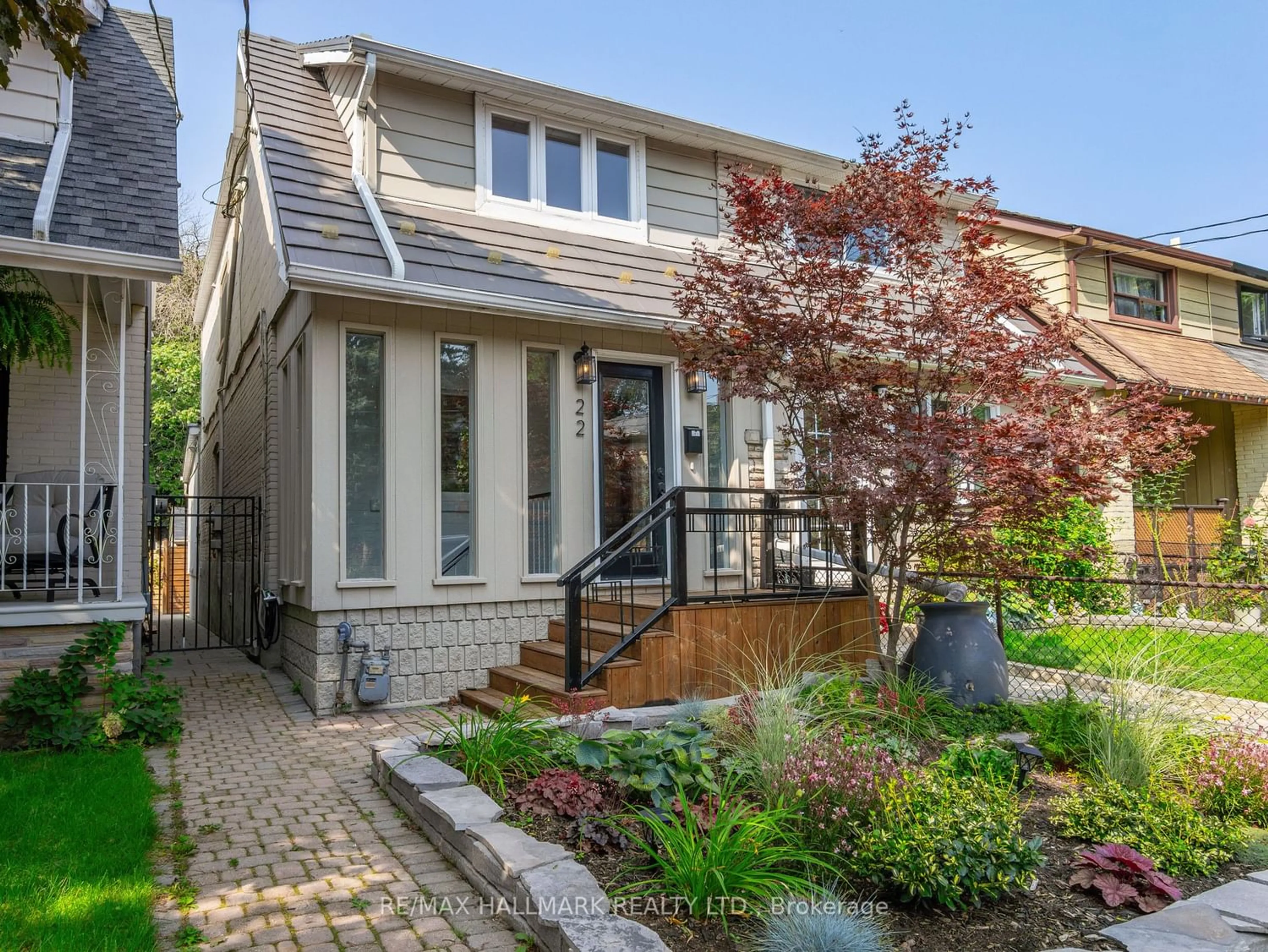 Frontside or backside of a home for 22 Larchmount Ave, Toronto Ontario M4M 2Y7