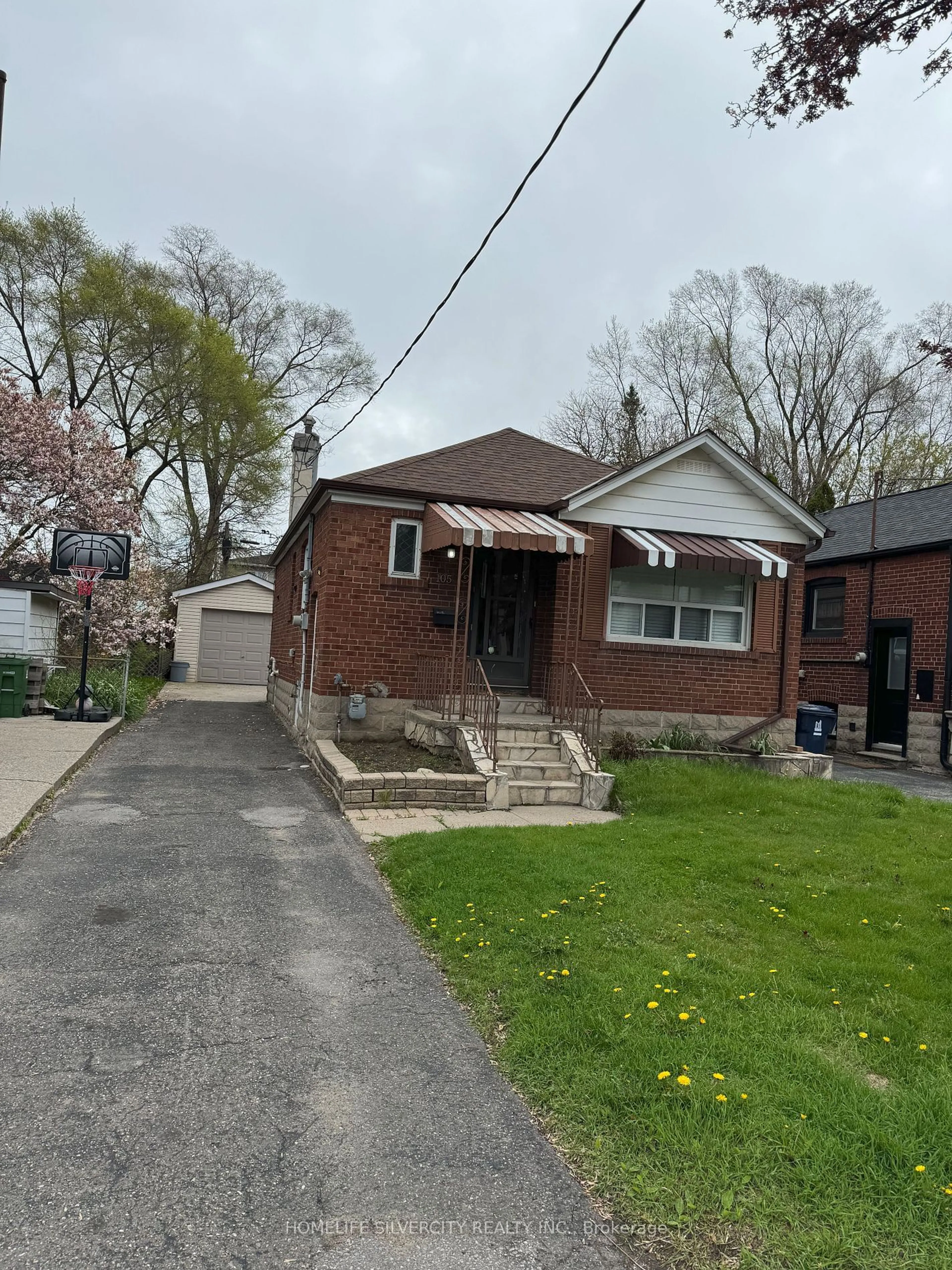 Frontside or backside of a home for 105 St Hubert Ave, Toronto Ontario M4J 3Z5