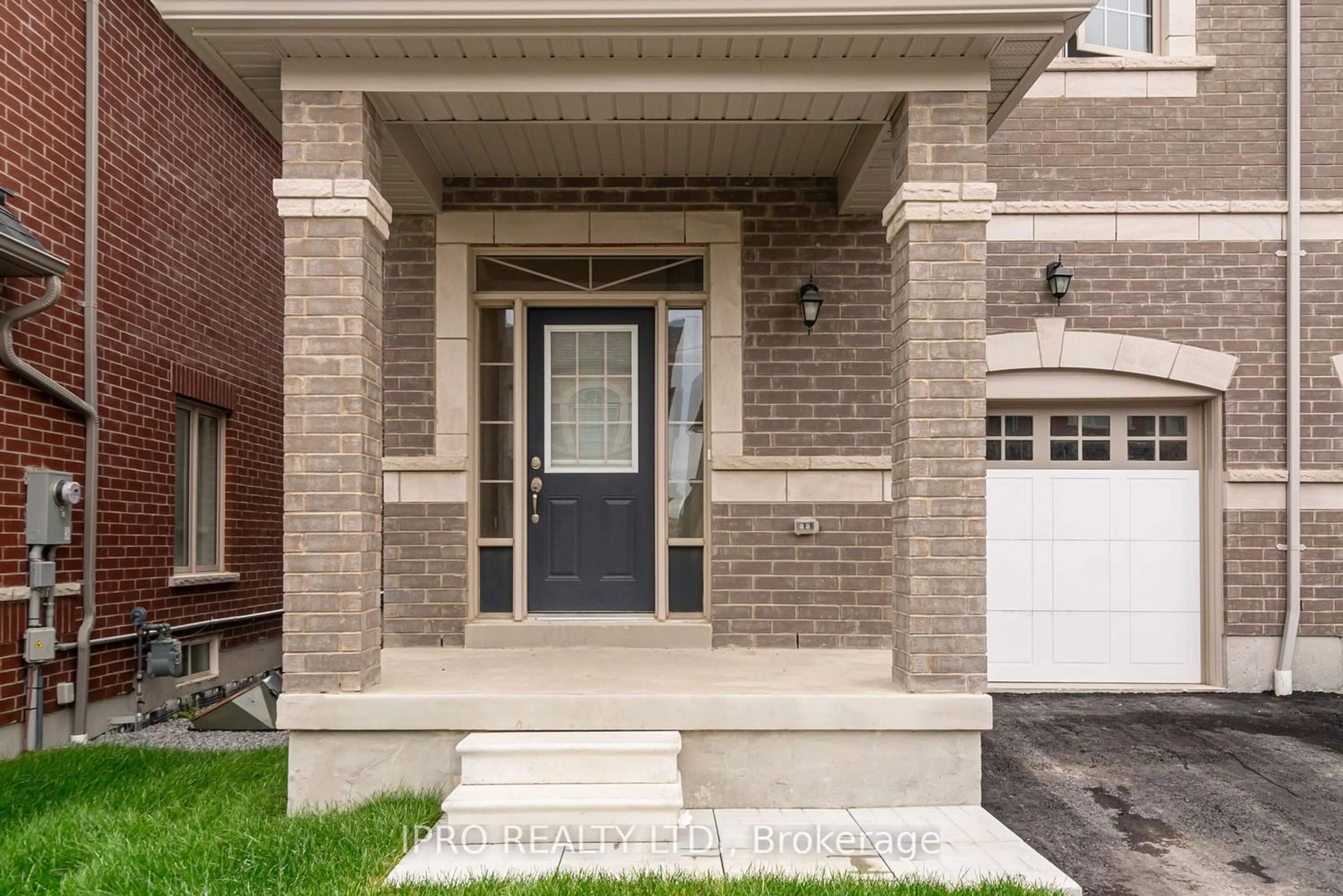 Home with brick exterior material for 1113 Skyridge Blvd, Pickering Ontario L1X 2R2