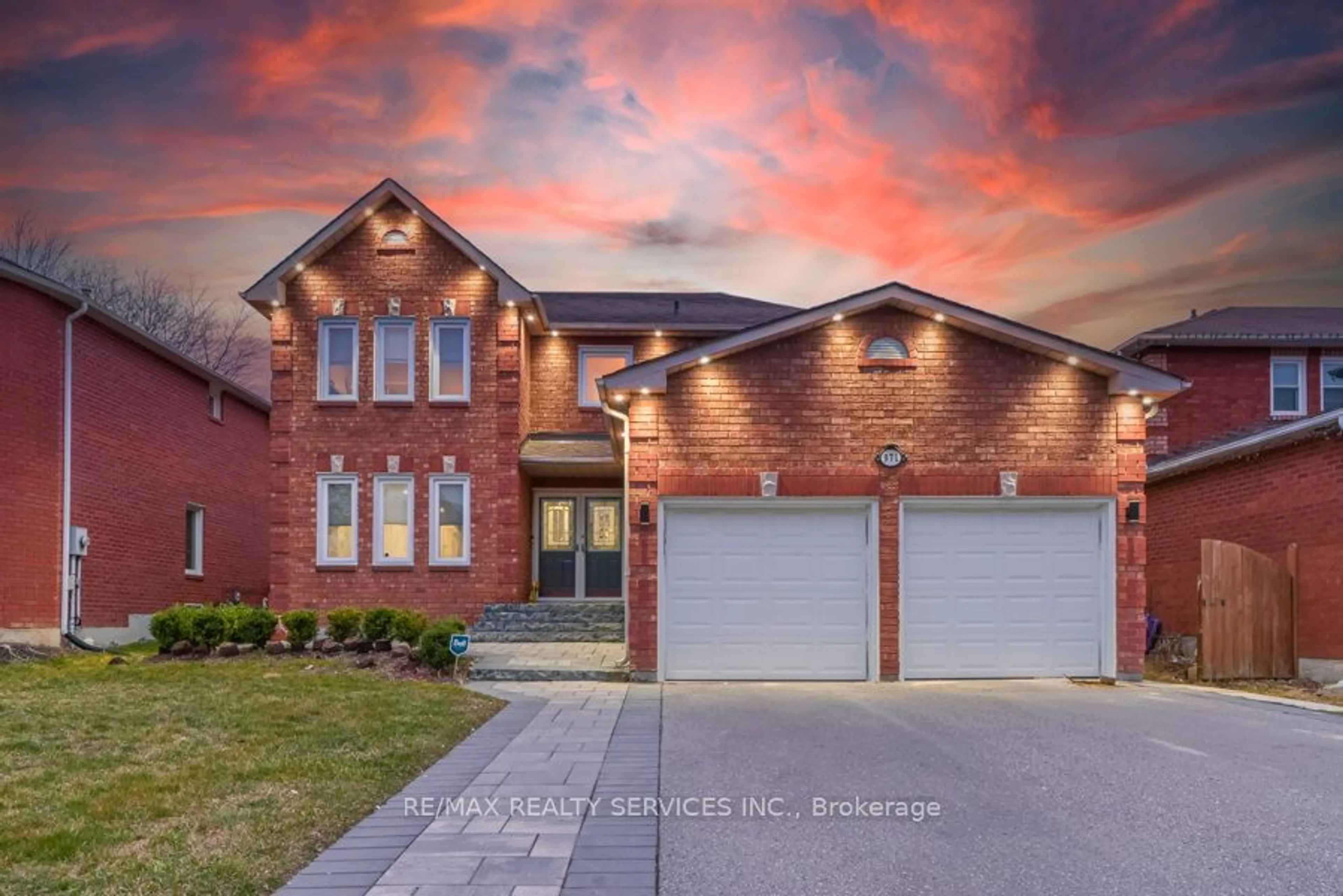 Home with brick exterior material for 971 Thimbleberry Circ, Oshawa Ontario L1K 2H3