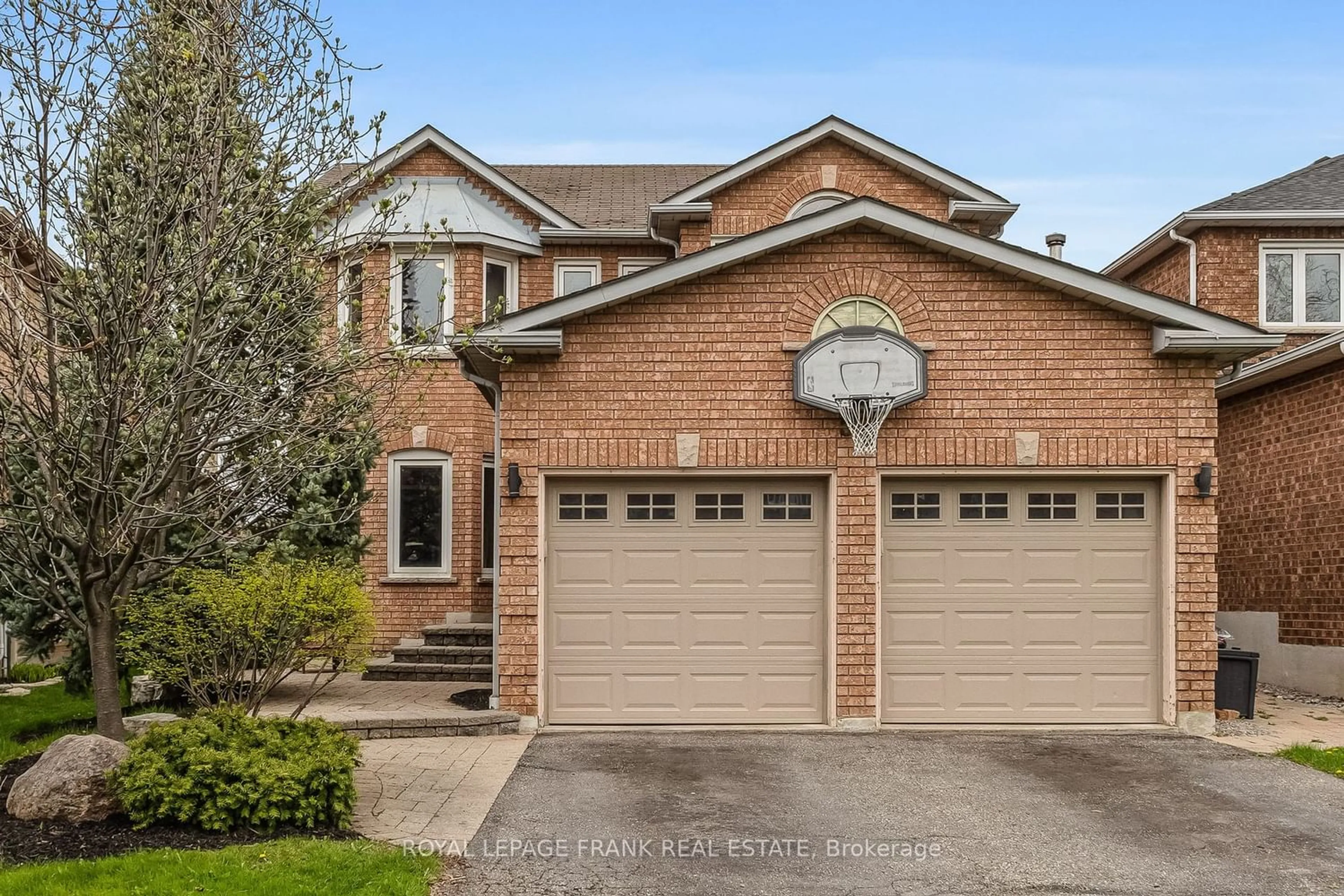 Home with brick exterior material for 54 Ringwood Dr, Whitby Ontario L1R 1Y7