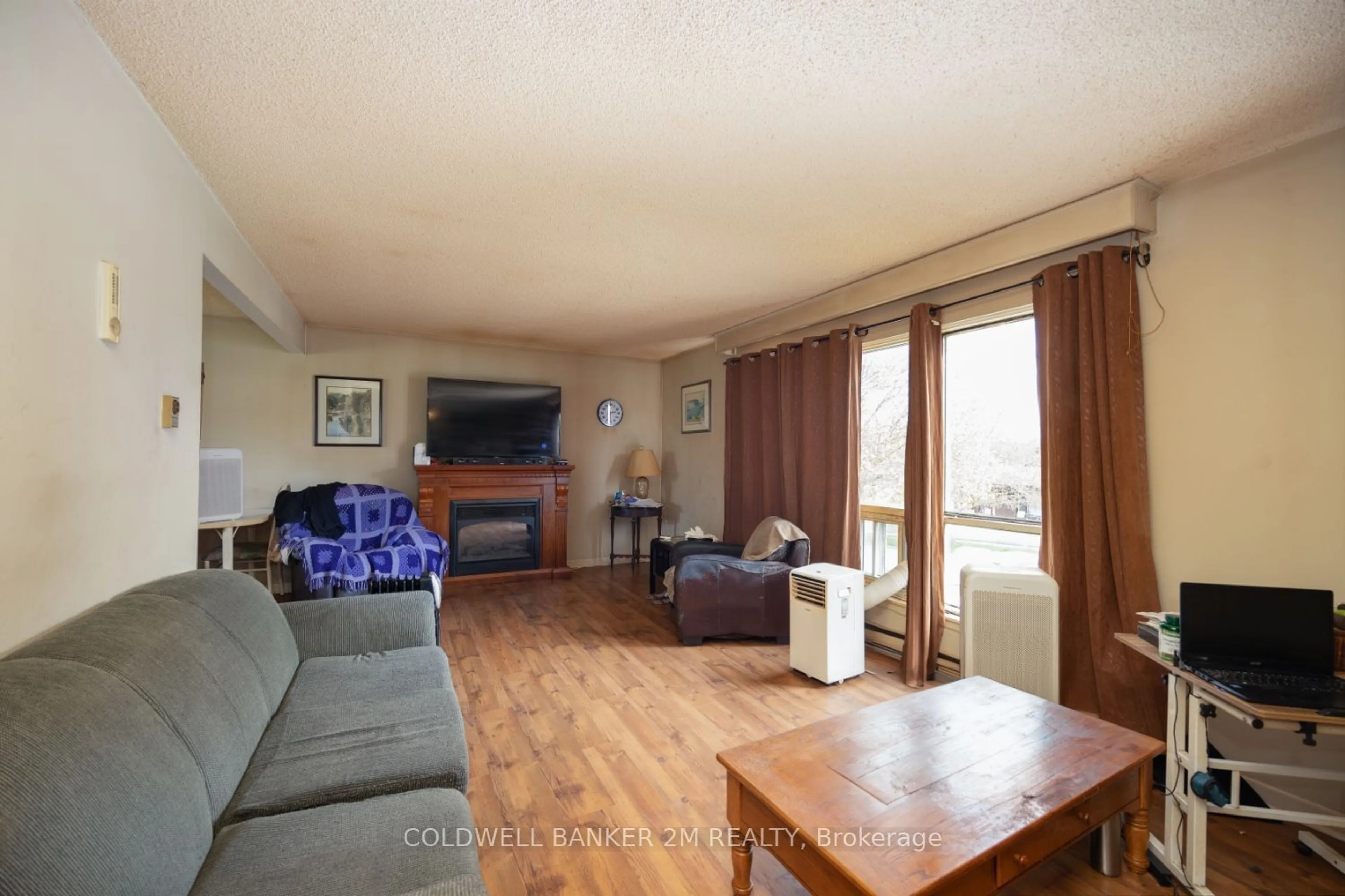 Living room for 38 Orchard Rd, Scugog Ontario L9L 1G6
