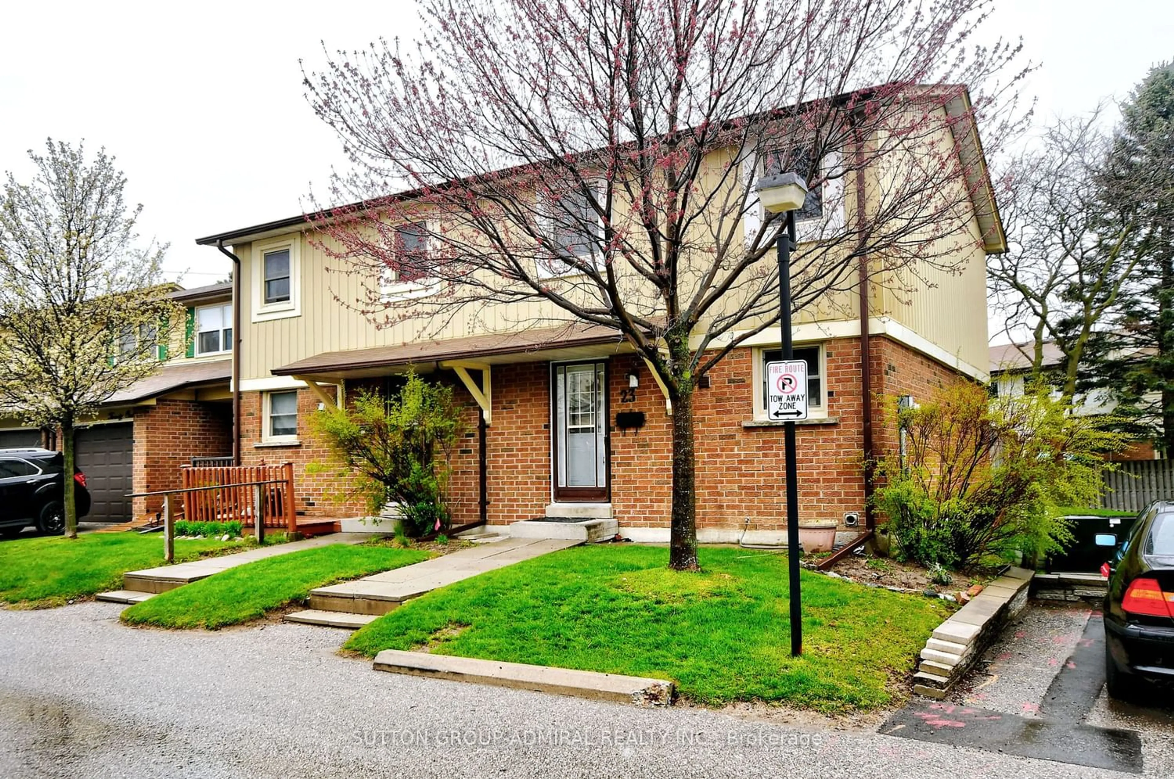 A pic from exterior of the house or condo for 450 Bristol Cres #23, Oshawa Ontario L1J 6M3
