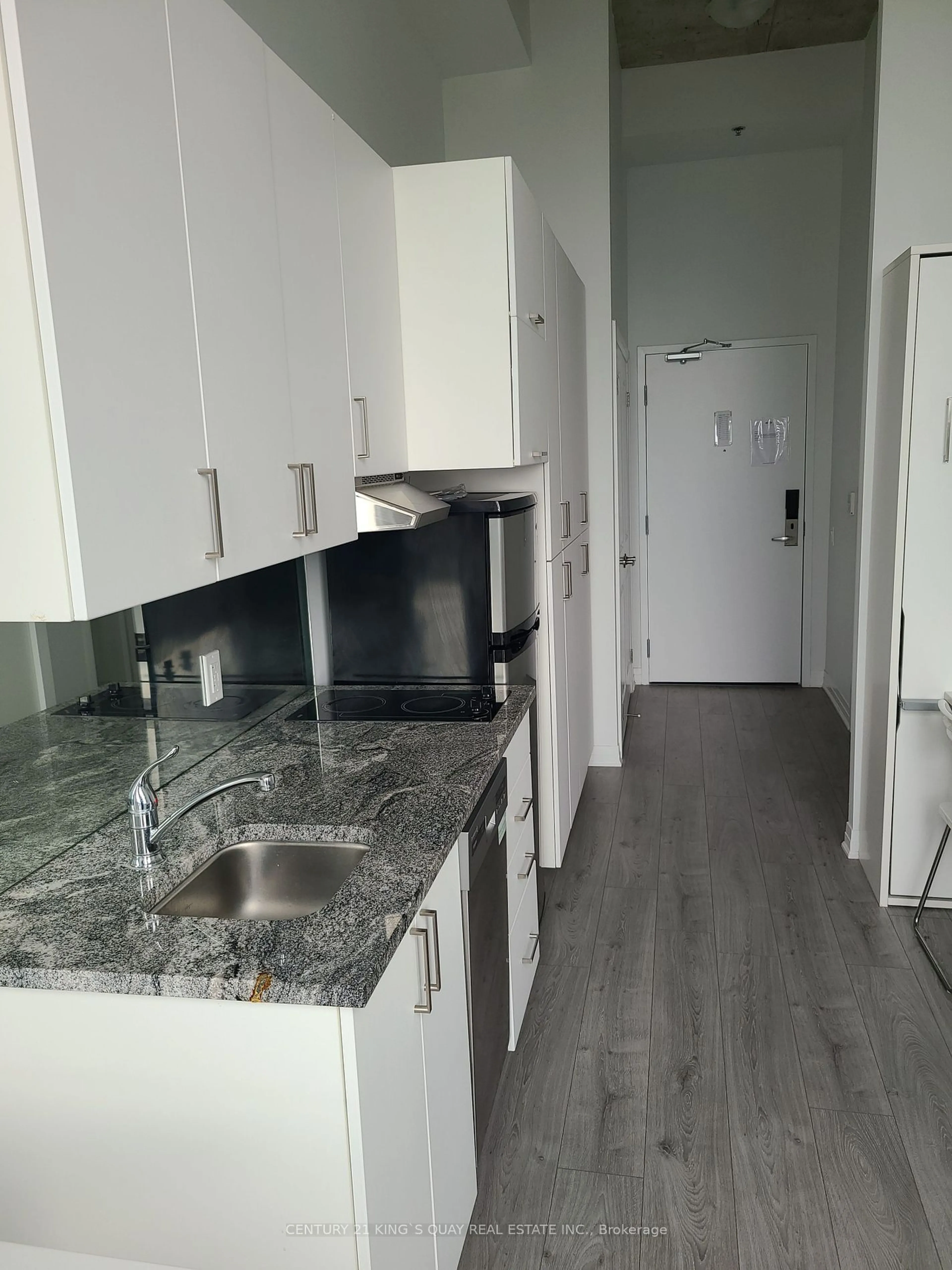 Standard kitchen for 1900 Simcoe St #523, Oshawa Ontario L1G 4Y3