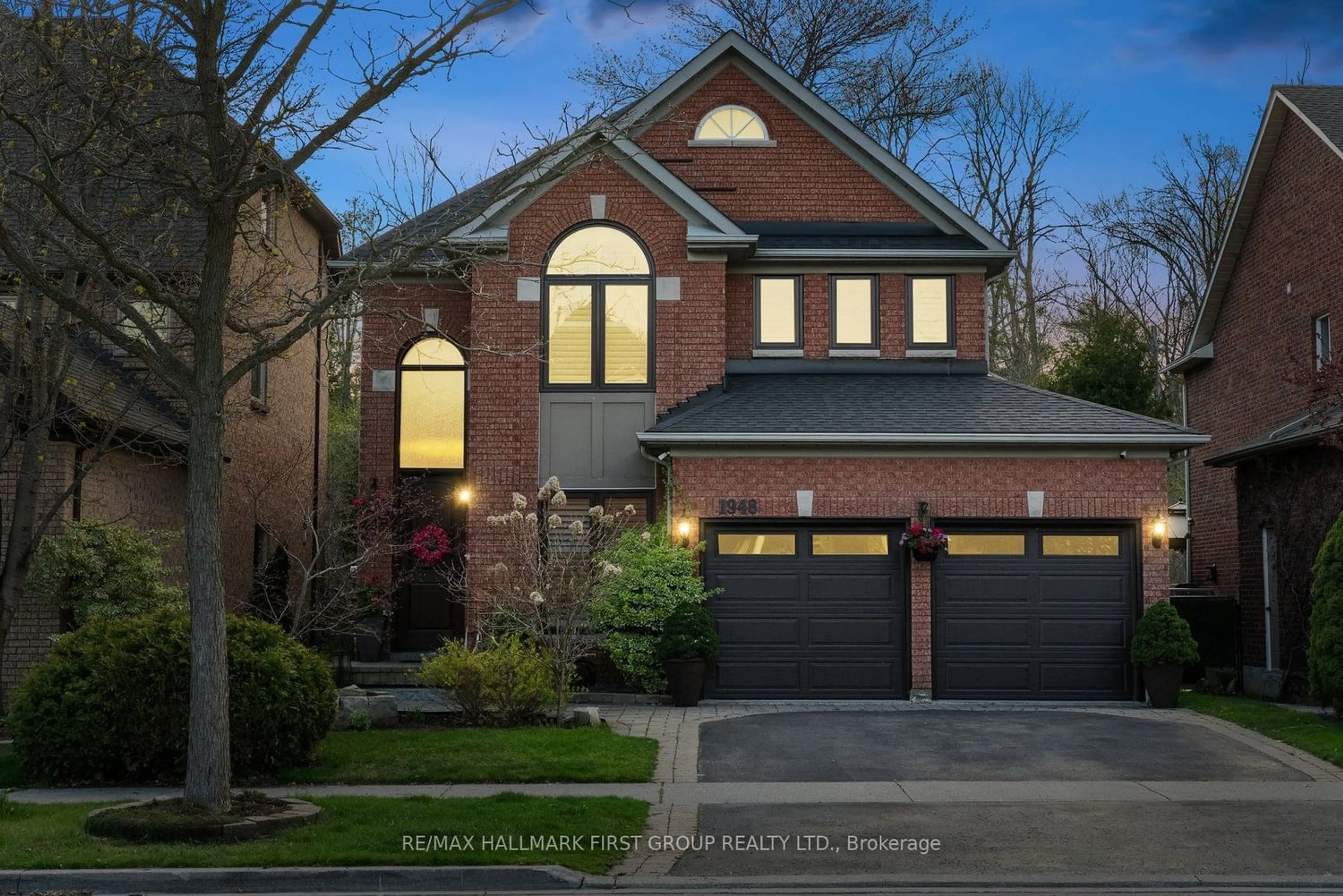 Home with brick exterior material for 1948 Wildflower Dr, Pickering Ontario L1V 7B1