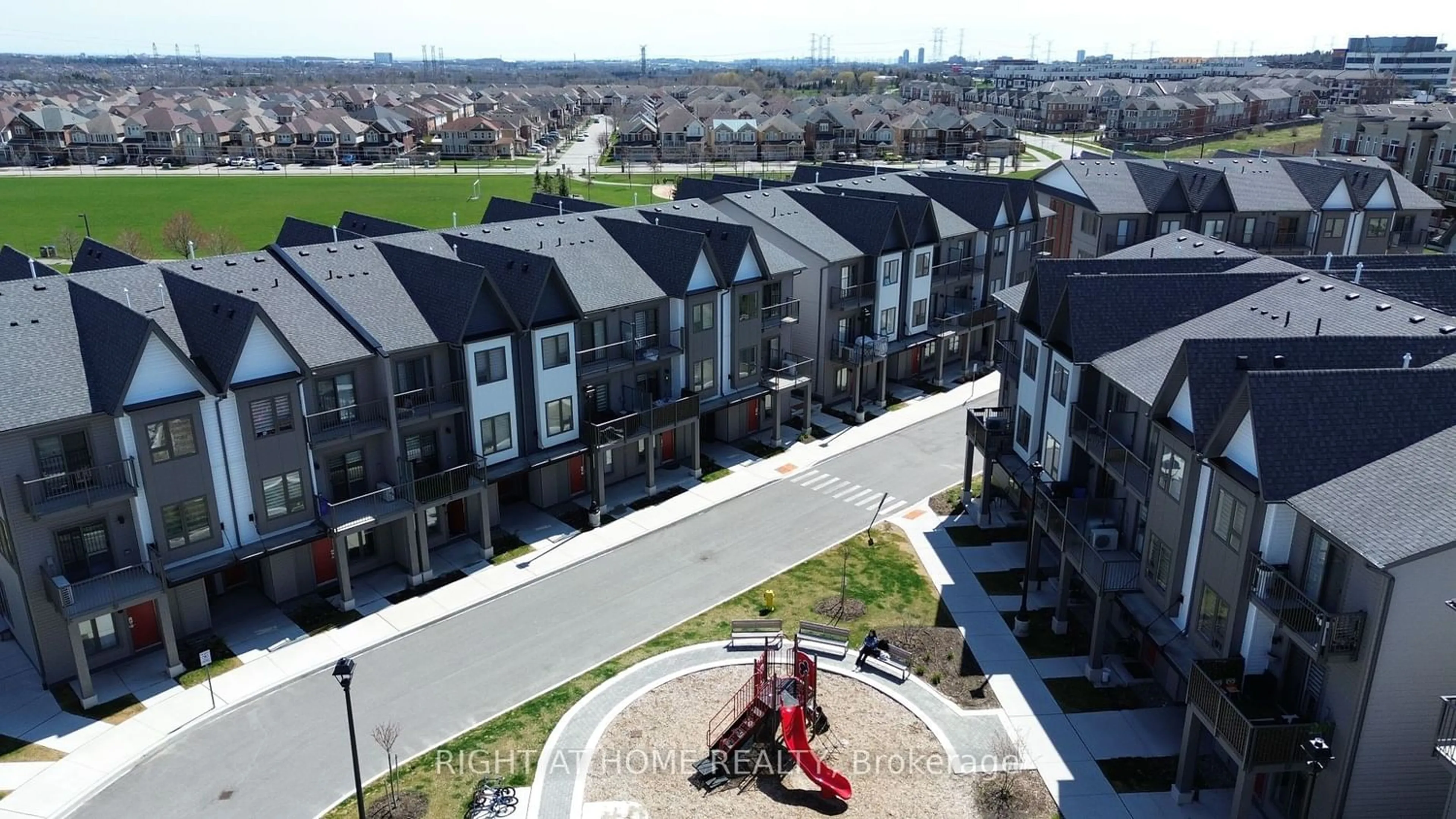 A pic from exterior of the house or condo for 2635 William Jackson Dr #725, Pickering Ontario L1X 0L4
