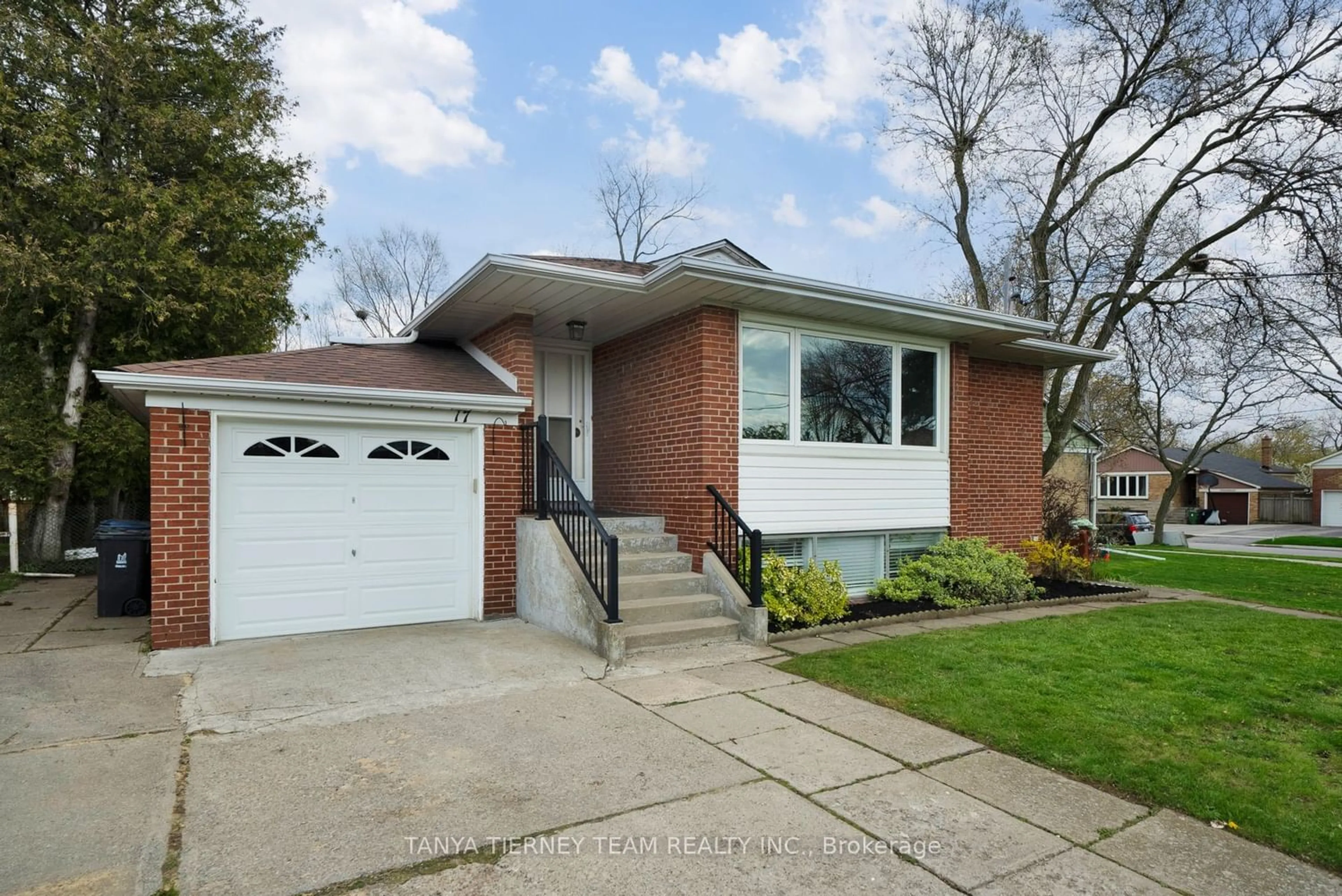 Frontside or backside of a home for 17 Kidbrooke Cres, Toronto Ontario M1M 3E4