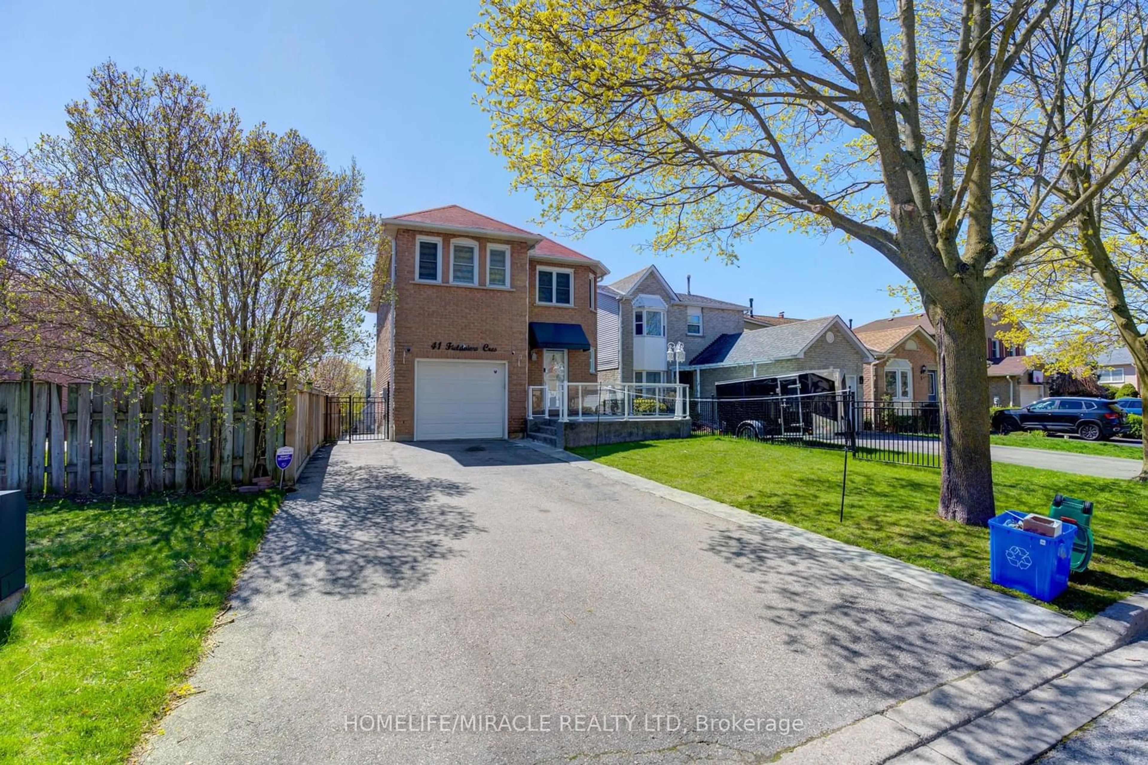 Frontside or backside of a home for 41 Fieldview Cres, Whitby Ontario L1N 8B5
