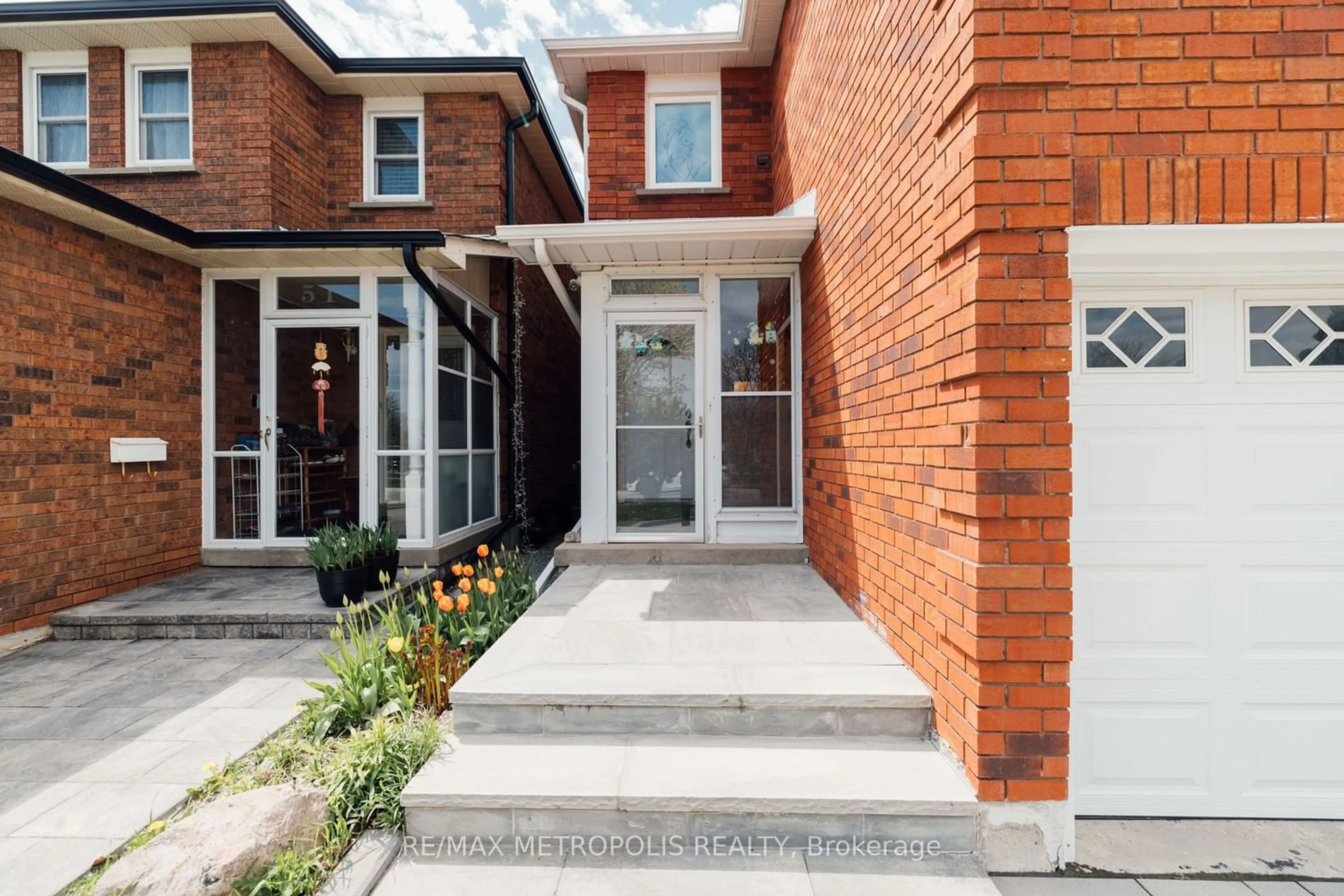 Home with brick exterior material for 53 Alanbull Sq, Toronto Ontario M1V 4M2