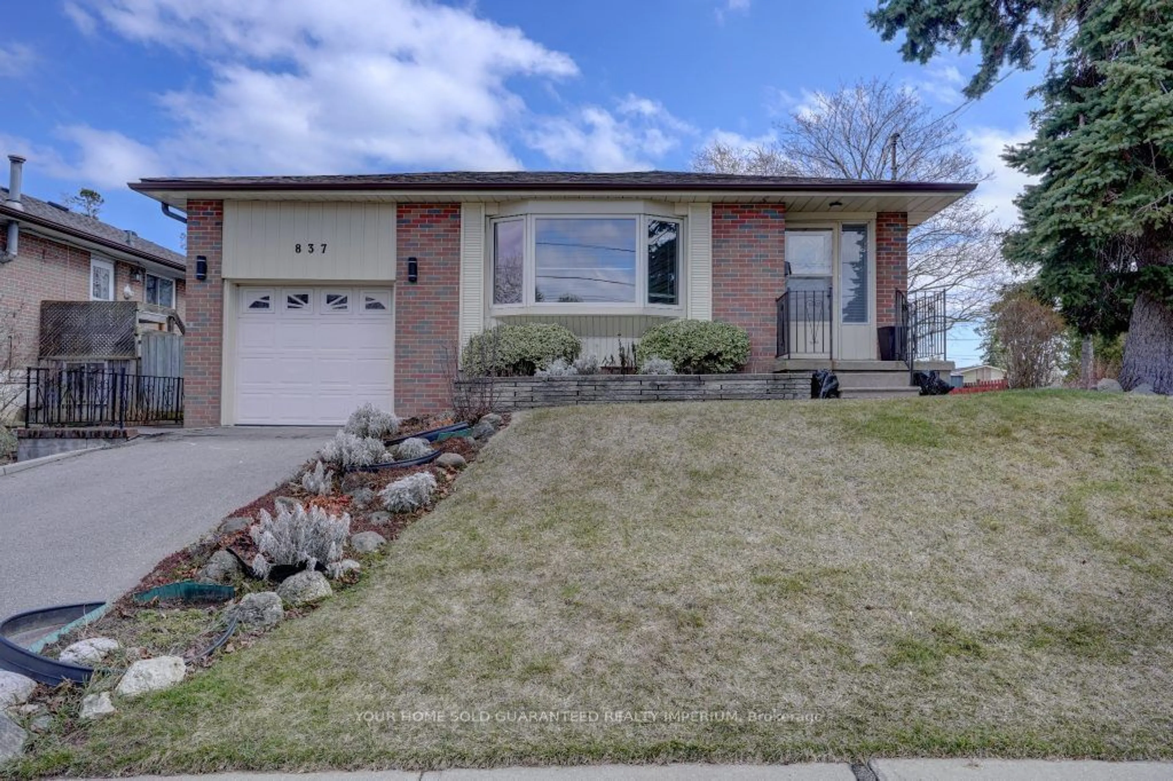 Home with brick exterior material for 837 Hillcrest Rd, Pickering Ontario L1W 2P8