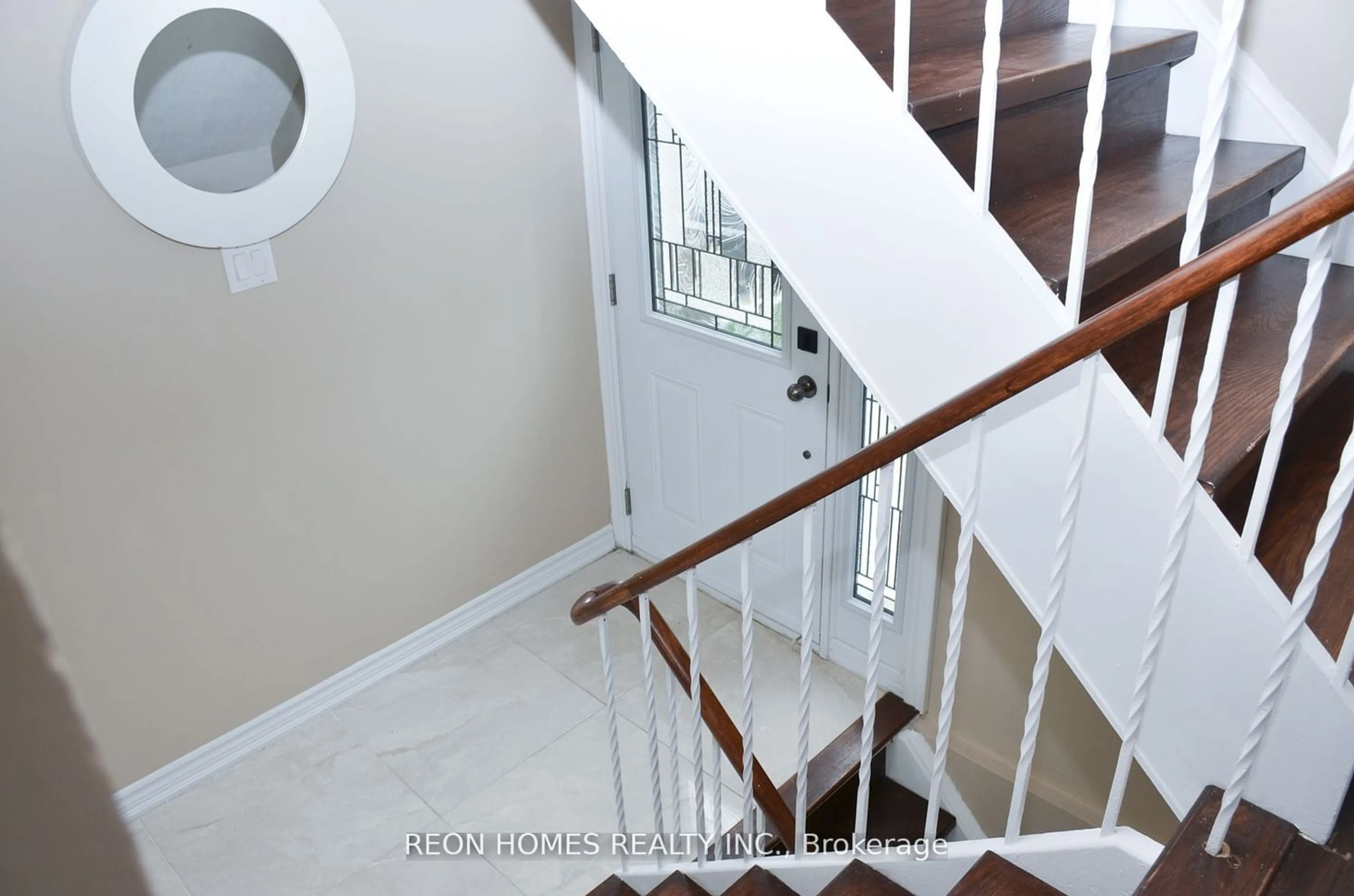 Stairs for 1378 Everton St, Pickering Ontario L1V 2T8