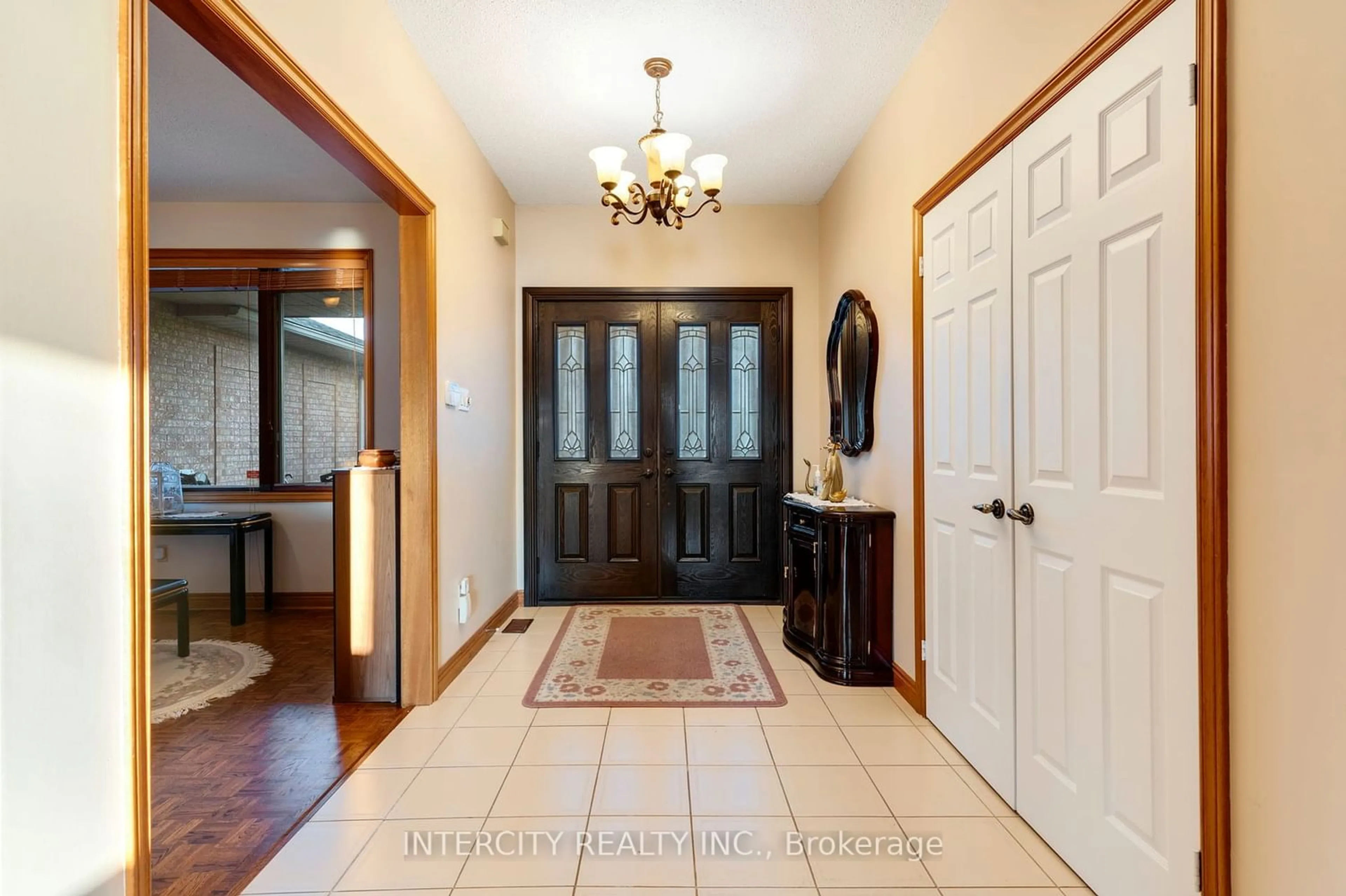 Indoor entryway for 592 Fralicks Beach Rd, Scugog Ontario L9L 1B6