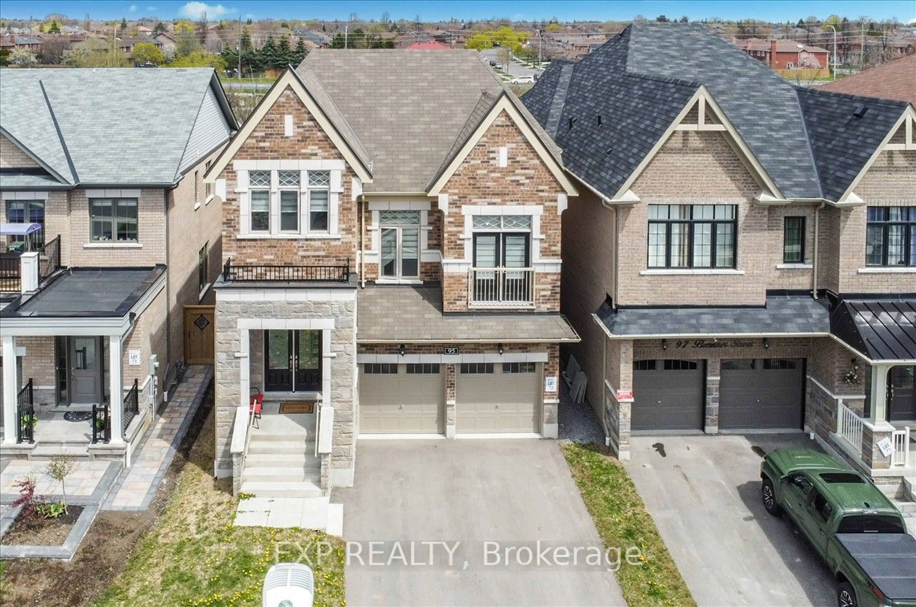 Frontside or backside of a home for 95 Bremner St, Whitby Ontario L1R 0P9